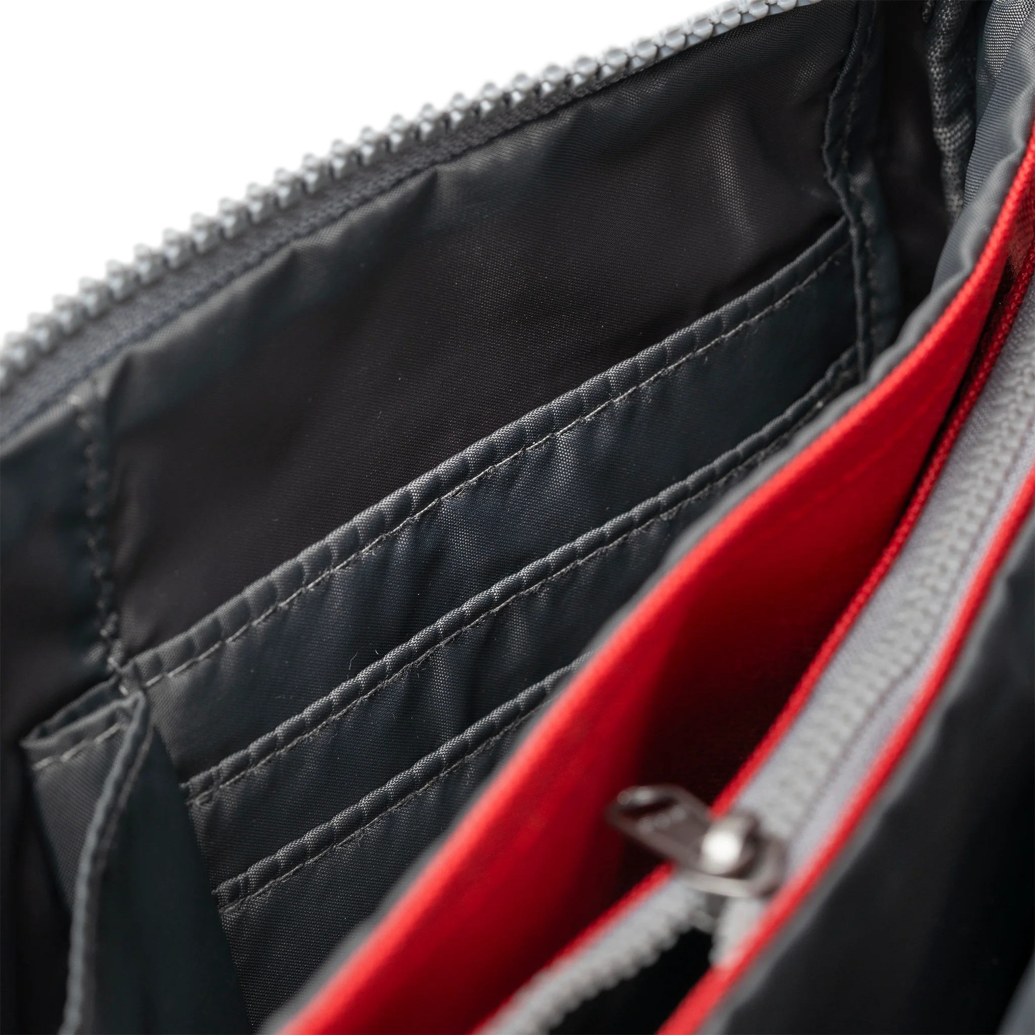 ROKA London - Carnaby XL XL Carnaby crossbody-väska #Färg_Mars_Red