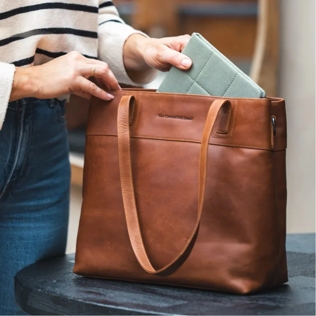 The Chesterfield Brand - Nola Toteväska