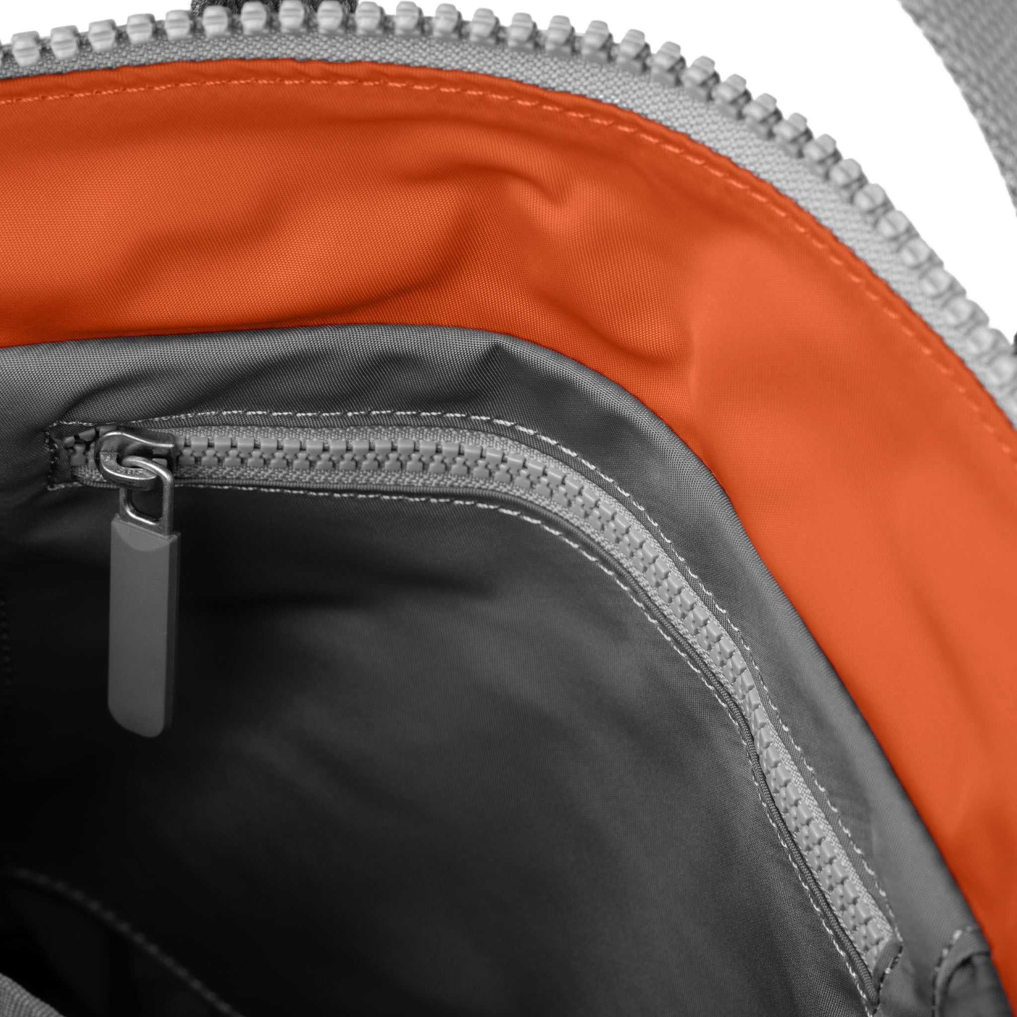 ROKA London - Bantry S ryggsäck Creative Waste #Färg_Graphite/Burnt_Orange