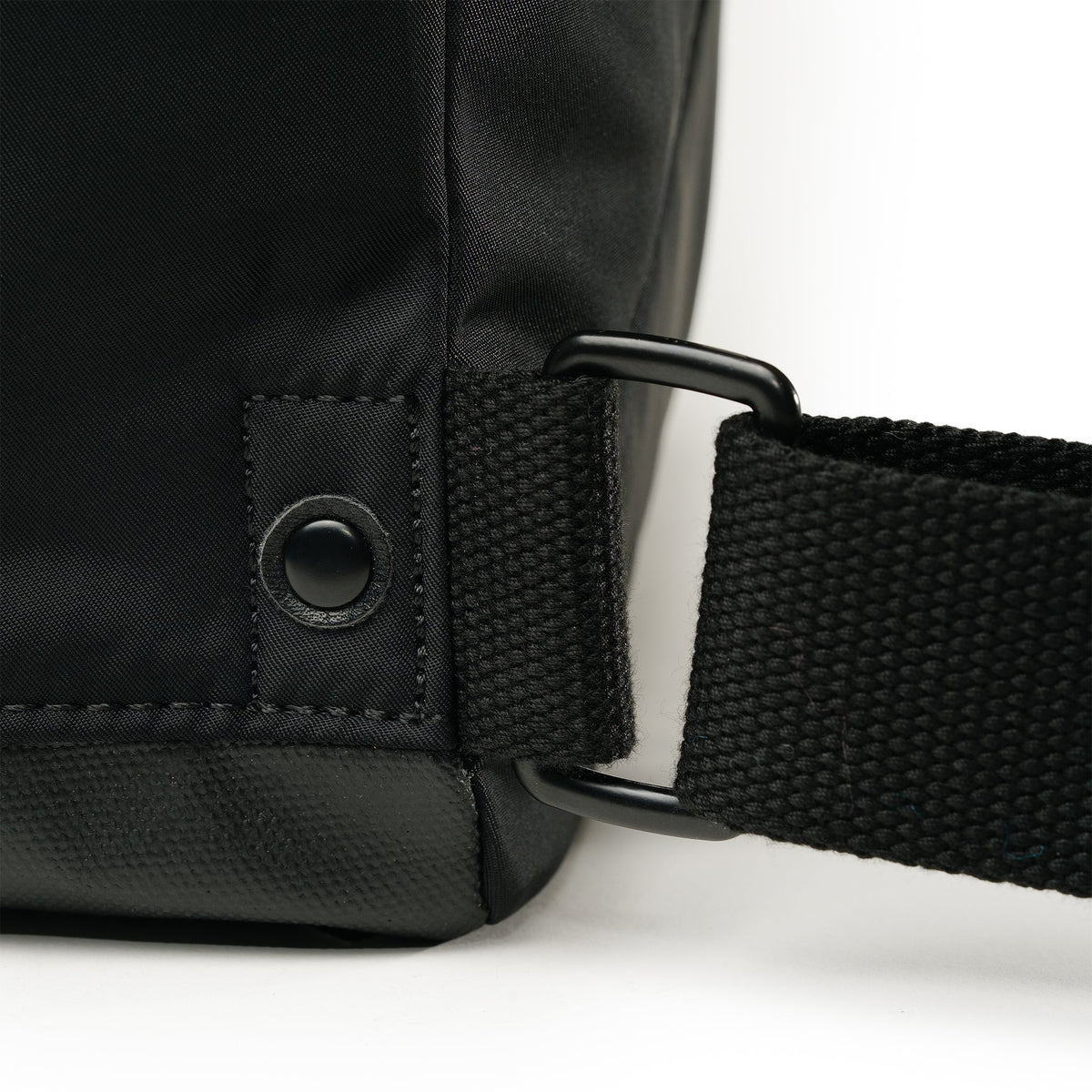 ROKA London - Bantry S ryggsäck Creative Waste #Färg_Black/Simple_Purple