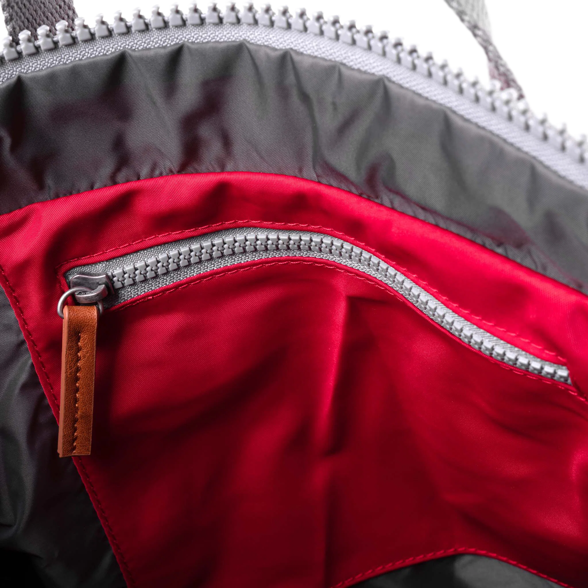 ROKA London - Bayswater M paraplyryggsäck #Färg_Cranberry