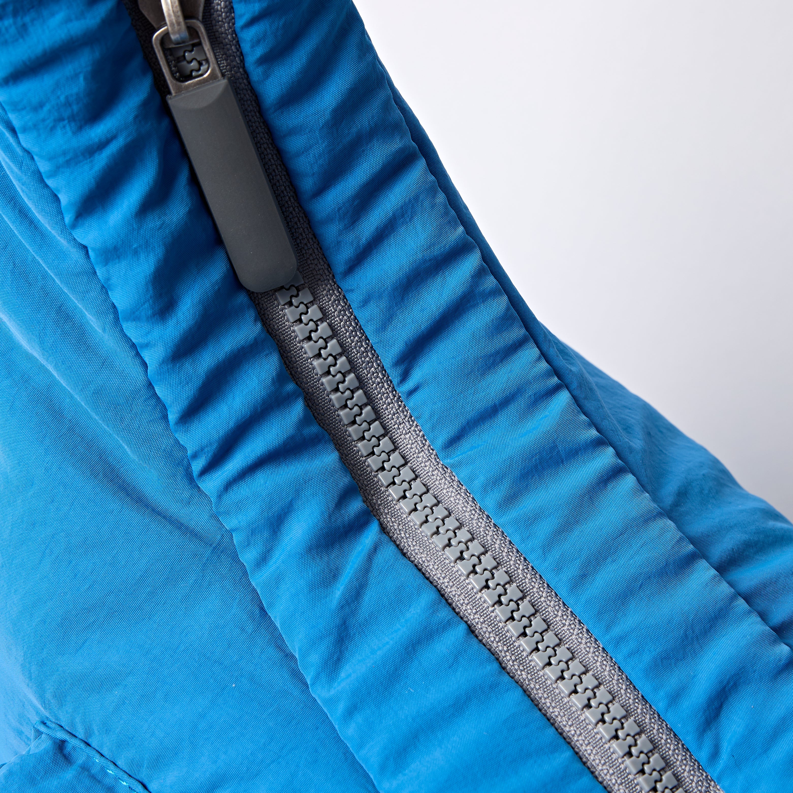 ROKA London - Belsize M crossbody-väska #Färg_Malibu_Blue
