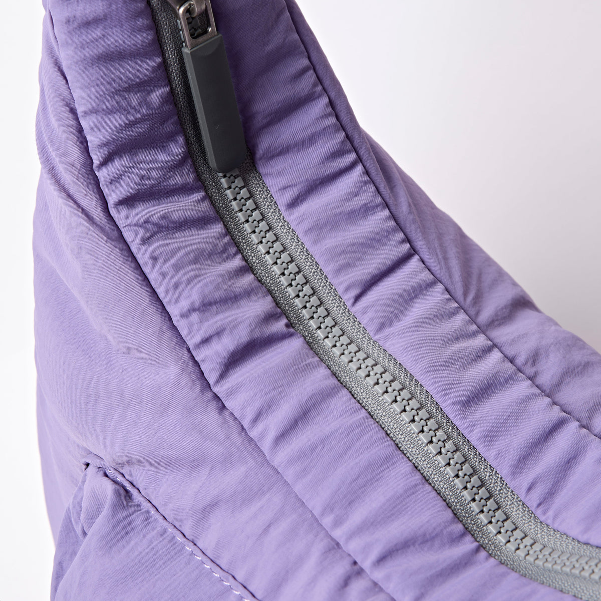 ROKA London - Belsize M crossbody-väska #Färg_Petal