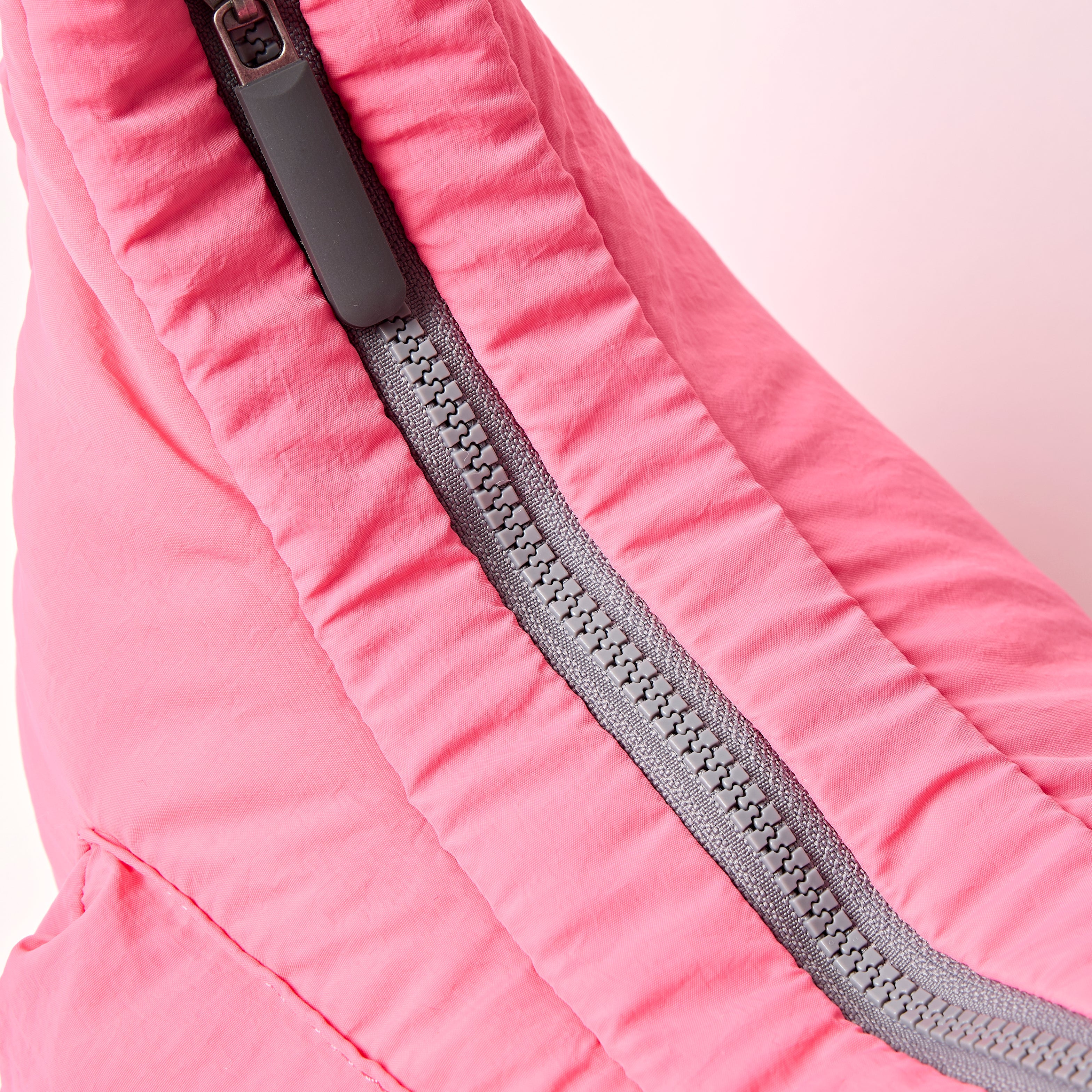 ROKA London - Belsize M crossbody-väska #Färg_Pink_Lemonade