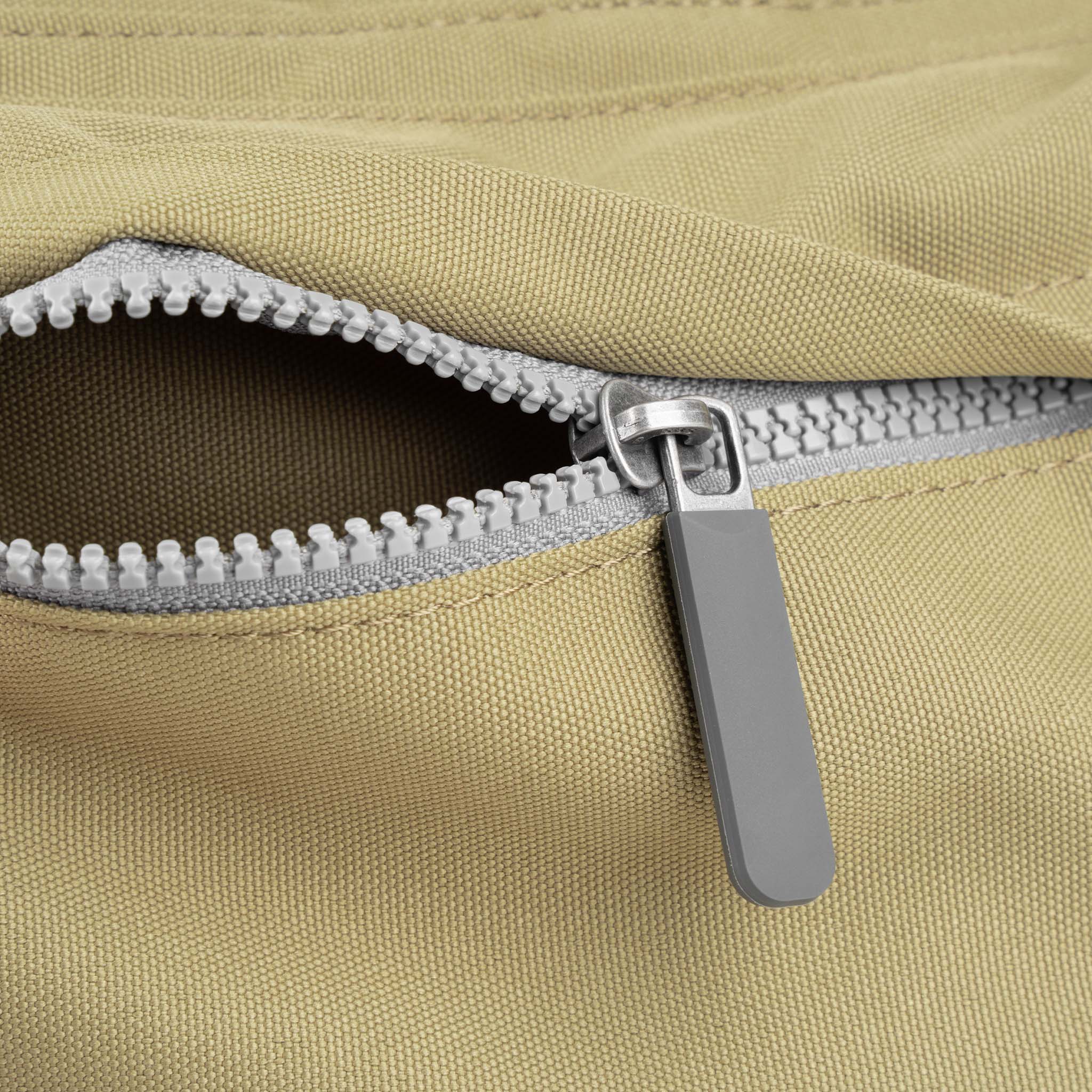 ROKA London - Blackfriars L messengerväska #Färg_Khaki