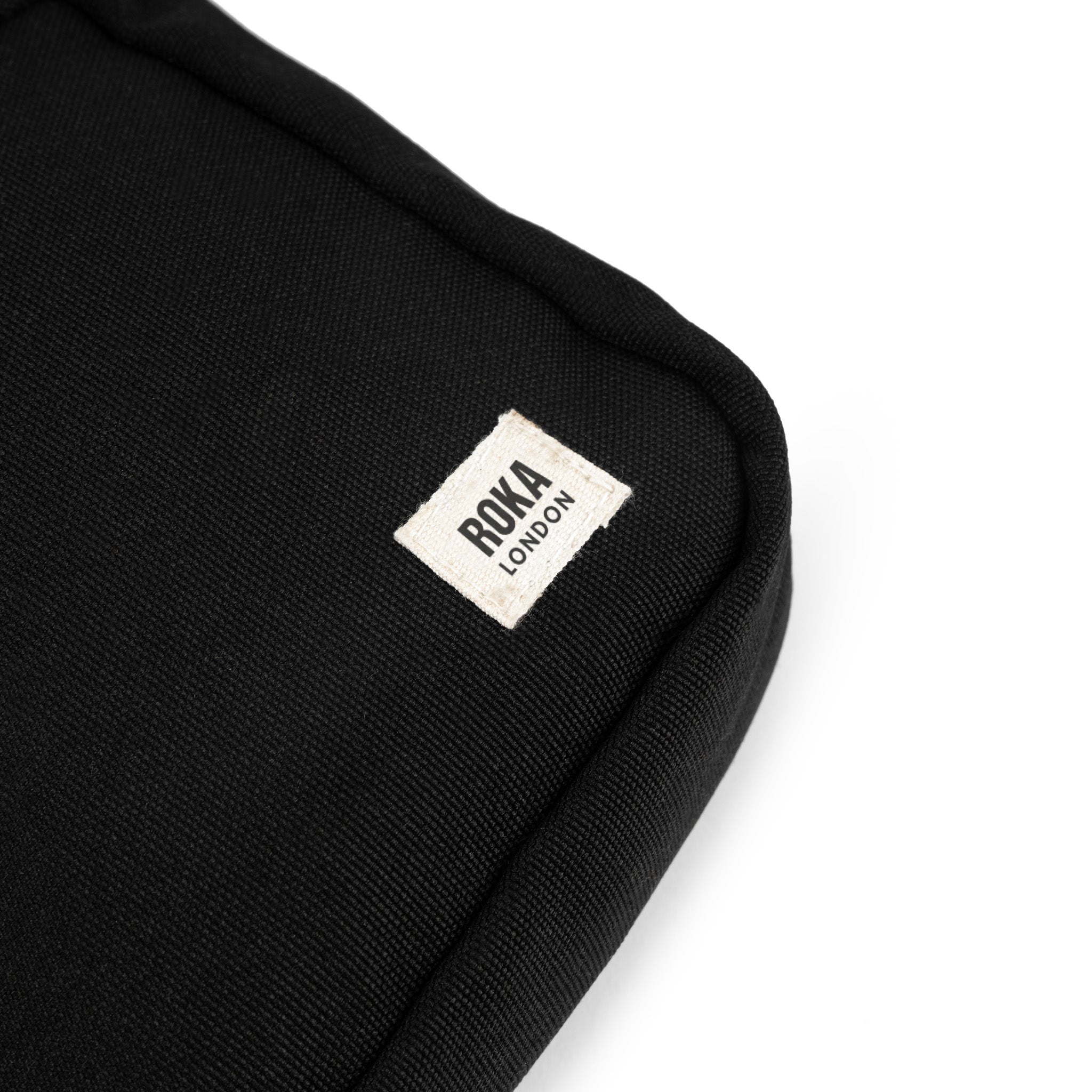 ROKA London - Bond S crossbody-väska med ficka #Färg_Ash