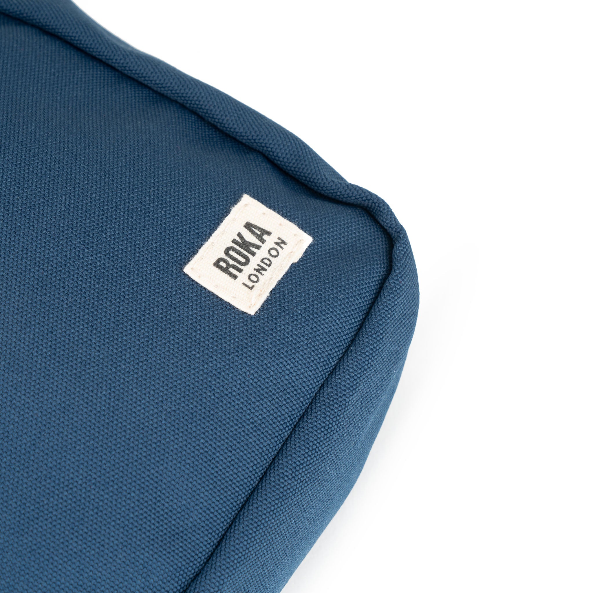 ROKA London - Bond S crossbody-väska med ficka #Färg_Deep_Blue