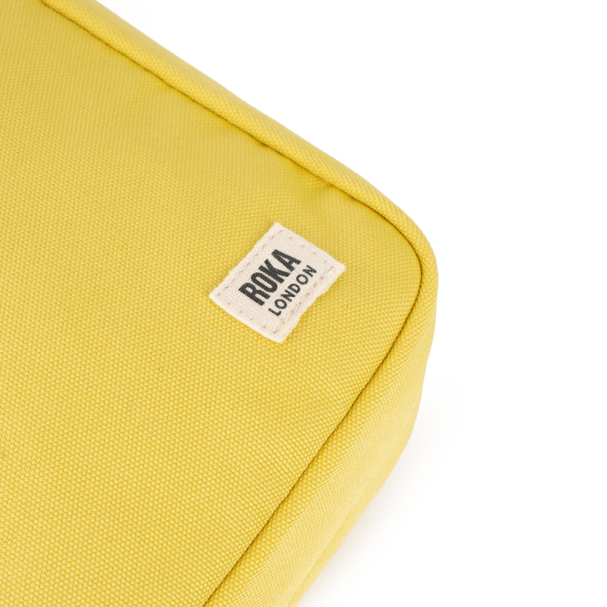 ROKA London - Bond S crossbody-väska med ficka #Färg_Lemonade