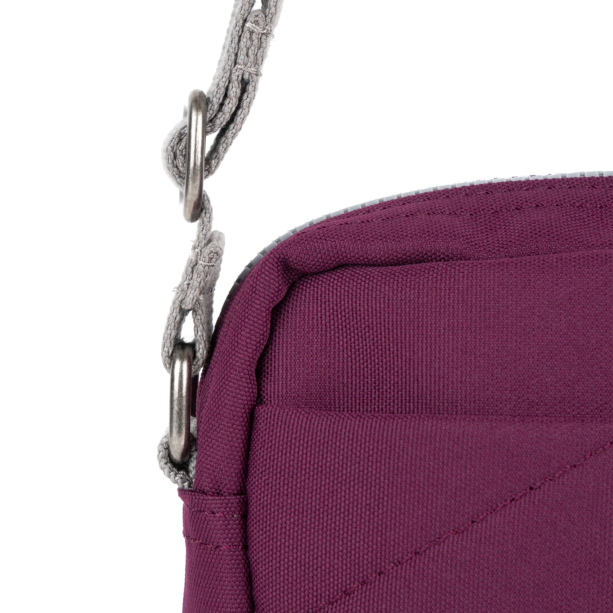 ROKA London - Bond S crossbody-väska med ficka #Färg_Cherry_Lacquer