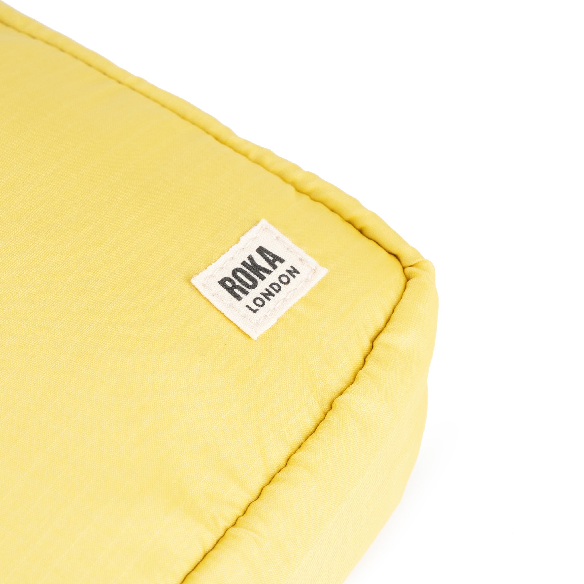 ROKA London - Bond S crossbody-väska med ficka #Färg_Citron