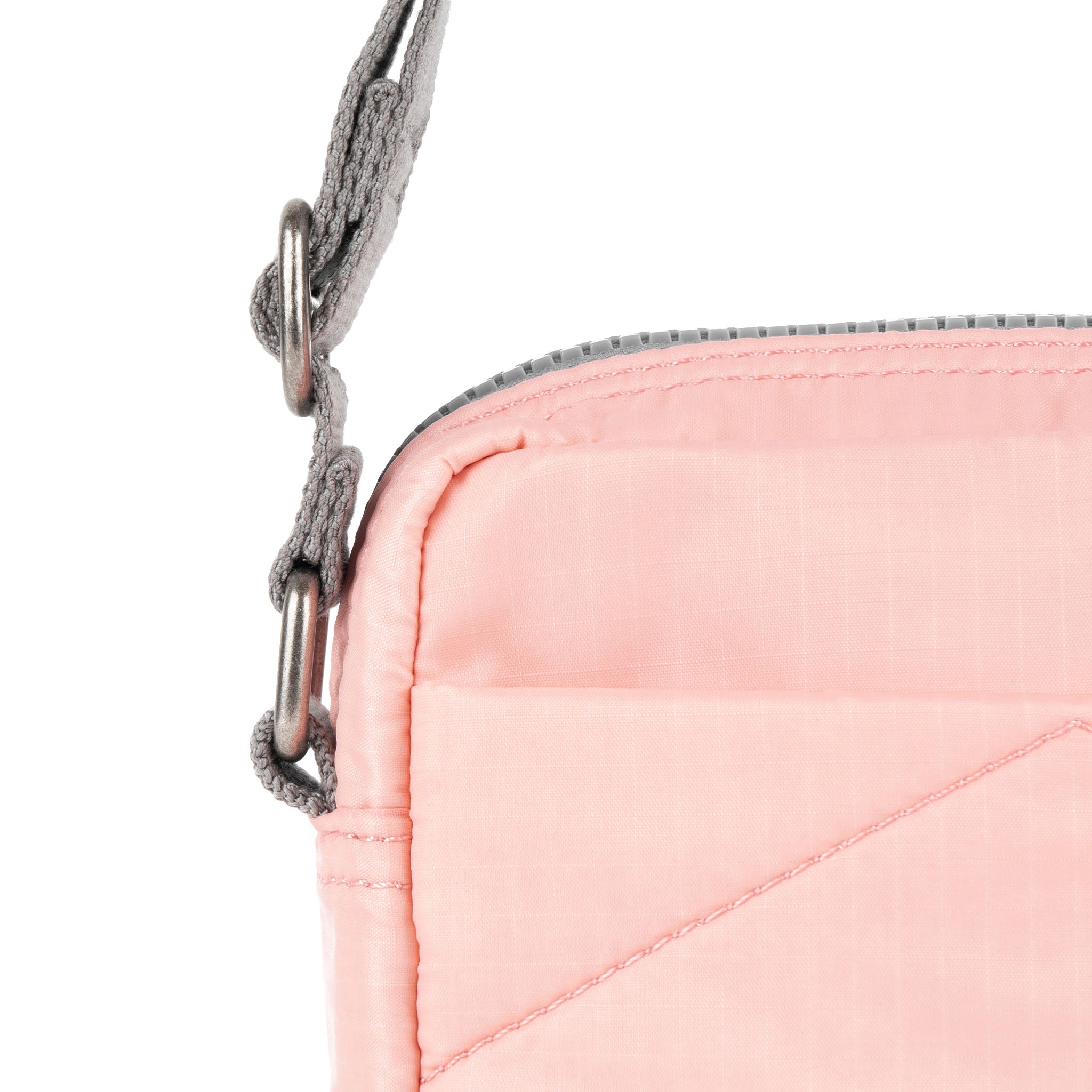 ROKA London - Bond S crossbody-väska med ficka #Färg_English_Rose