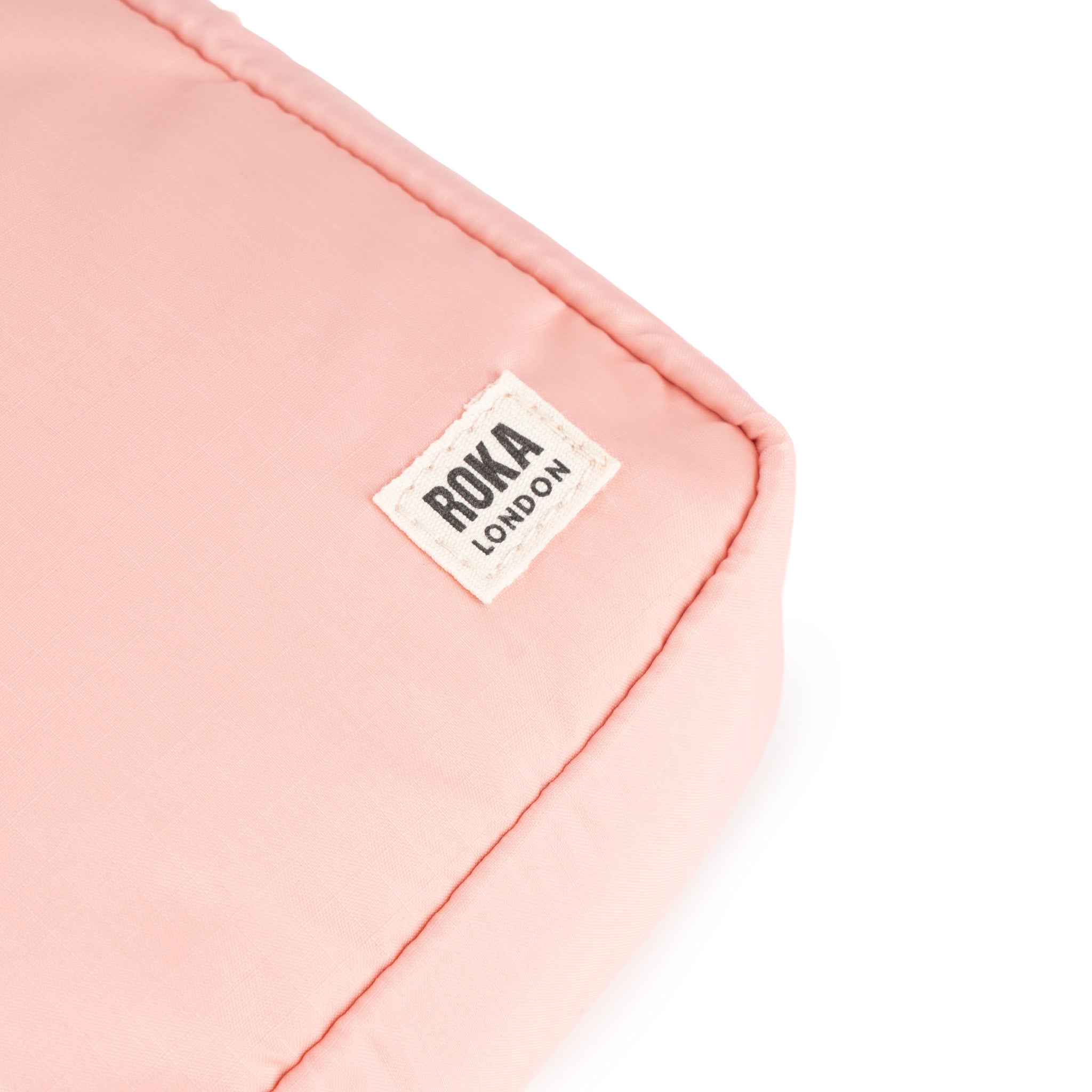 ROKA London - Bond S crossbody-väska med ficka #Färg_English_Rose