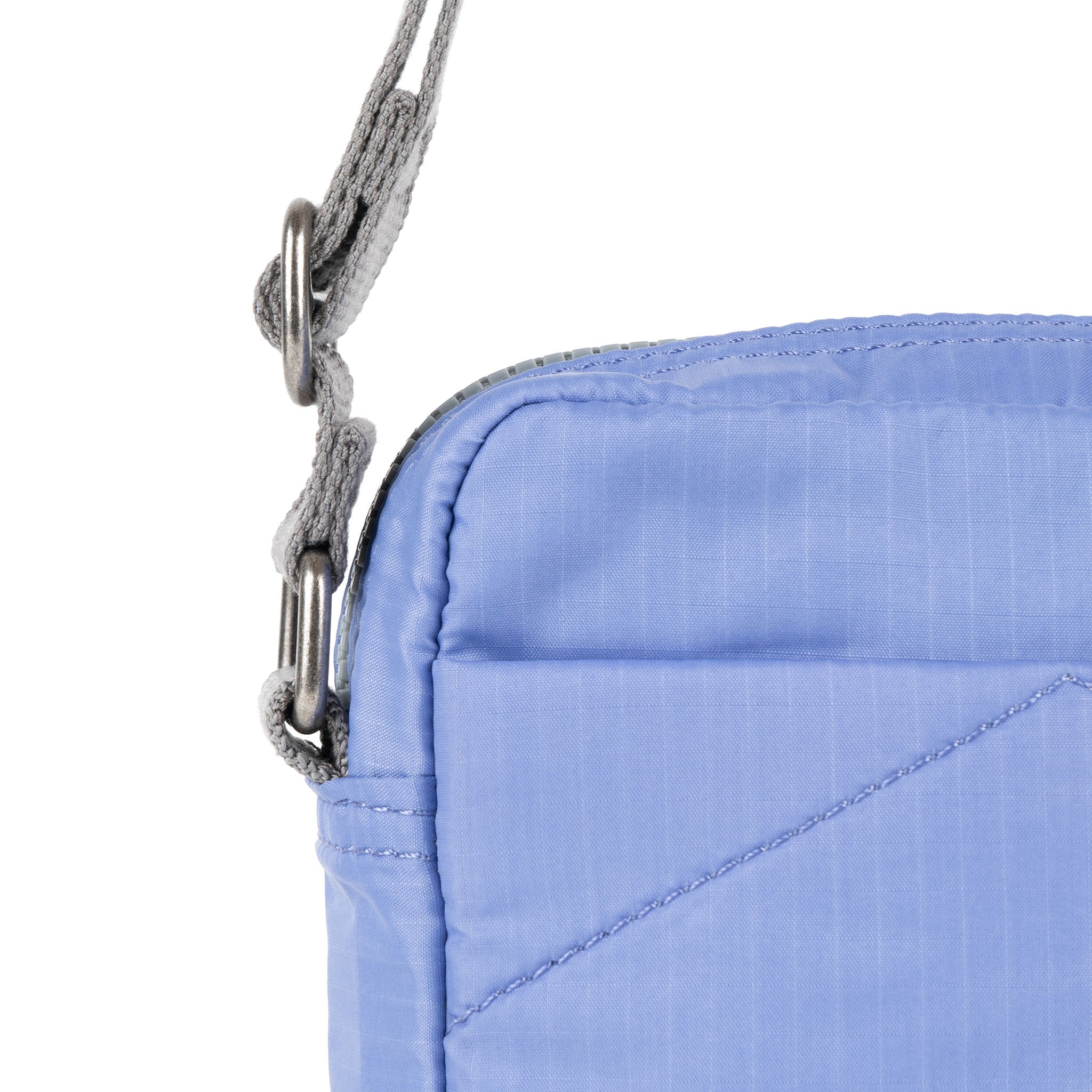 ROKA London - Bond S crossbody-väska med ficka #Färg_Jacaranda