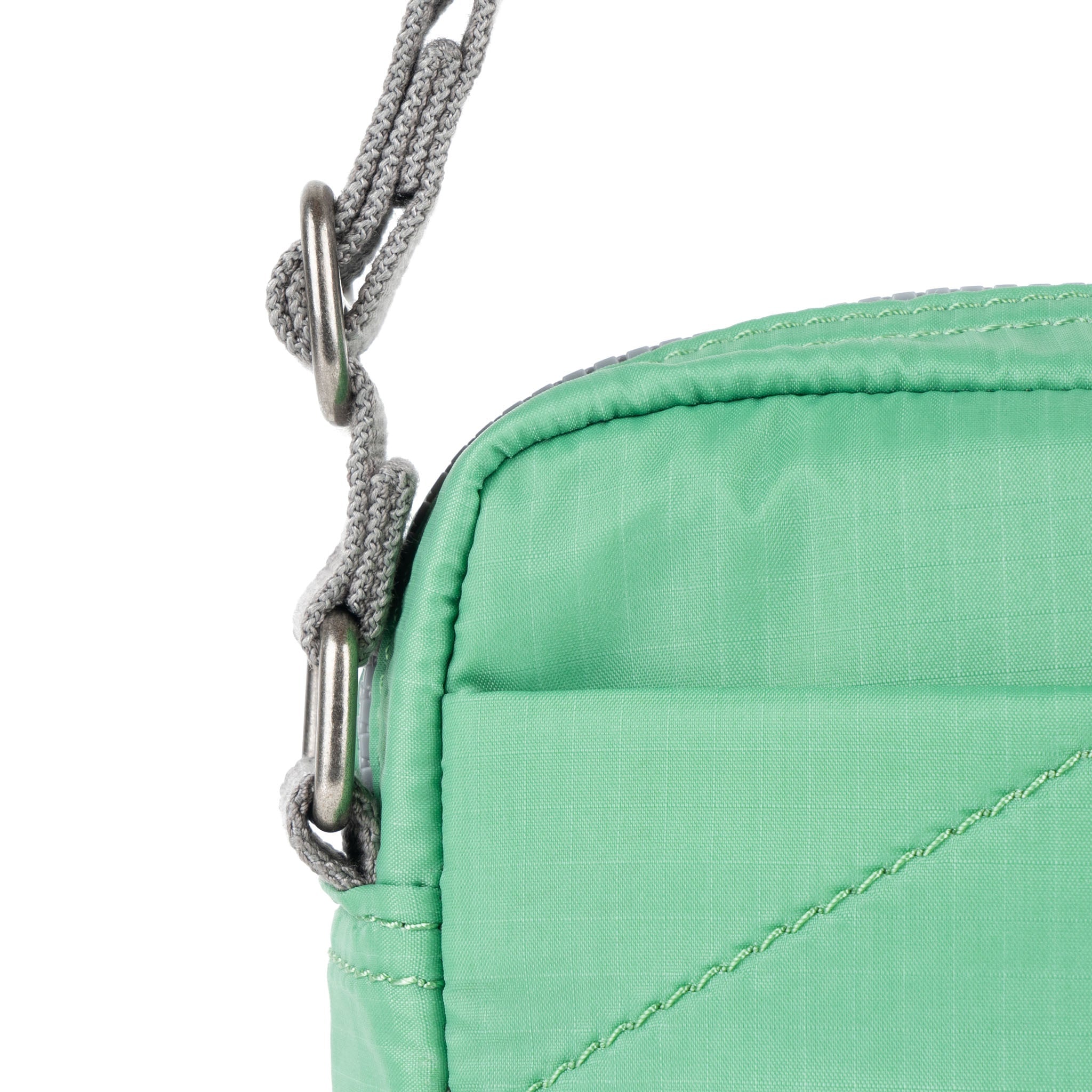 ROKA London - Bond S crossbody-väska med ficka #Färg_Matcha