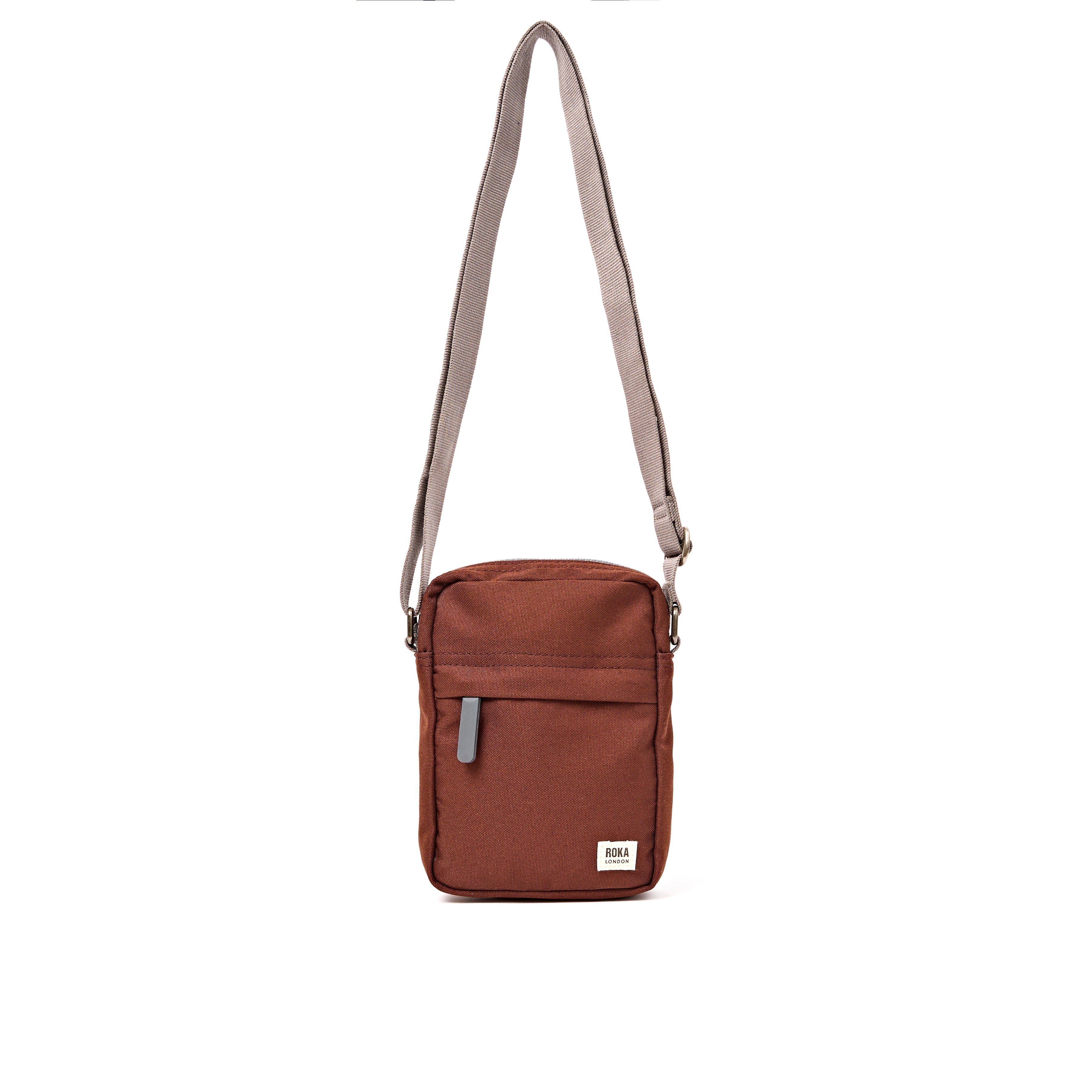 ROKA London - Bond S crossbody-väska med ficka #Färg_Chocolate