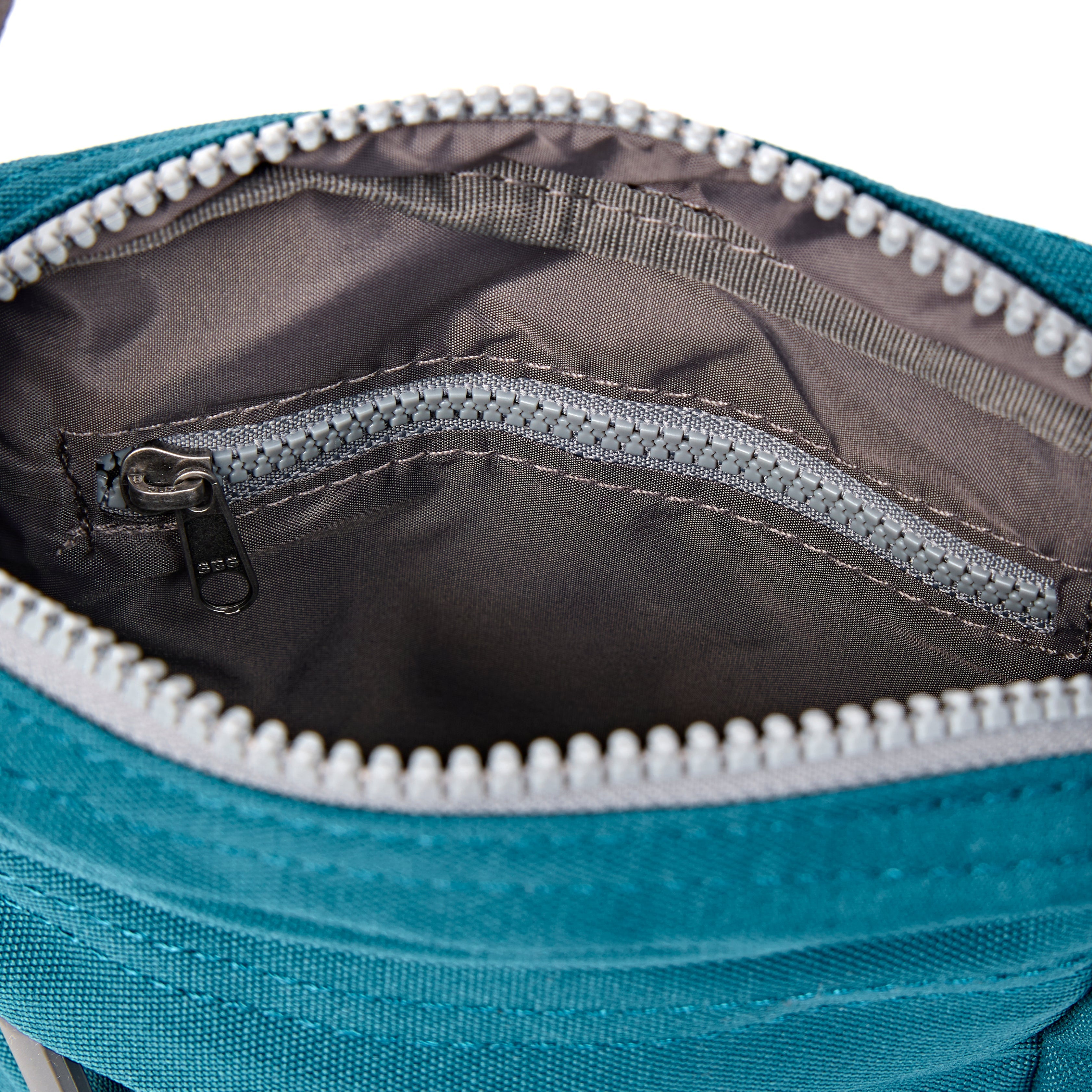ROKA London - Bond S crossbody-väska med ficka #Färg_Deep_Teal