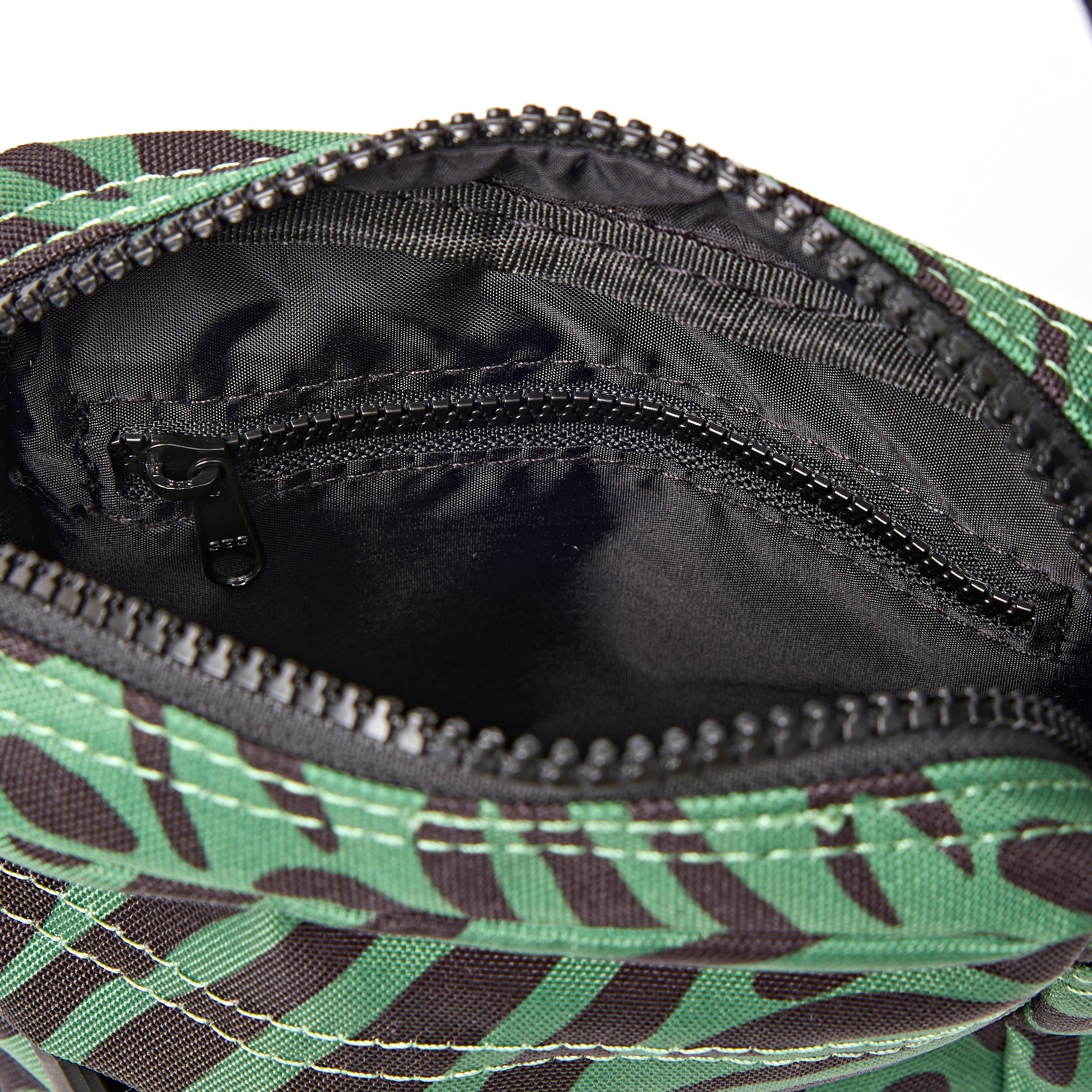 ROKA London - Bond S crossbody-väska med ficka #Färg_Mixed_Animal_Artichoke