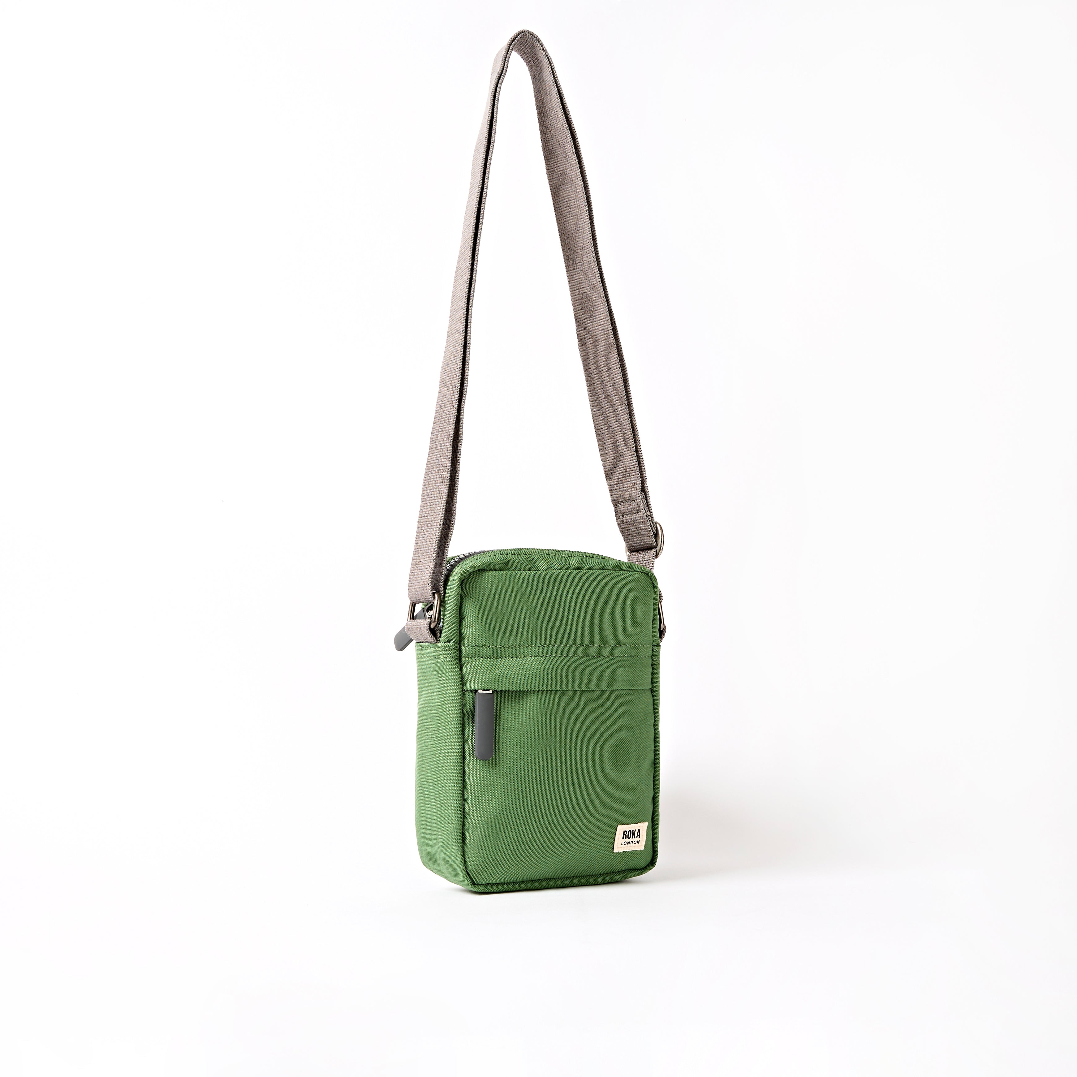 ROKA London - Bond S crossbody-väska med ficka #Färg_Artichoke