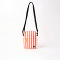 ROKA London - Bond S crossbody-väska med ficka #Färg_Coral_Stripe
