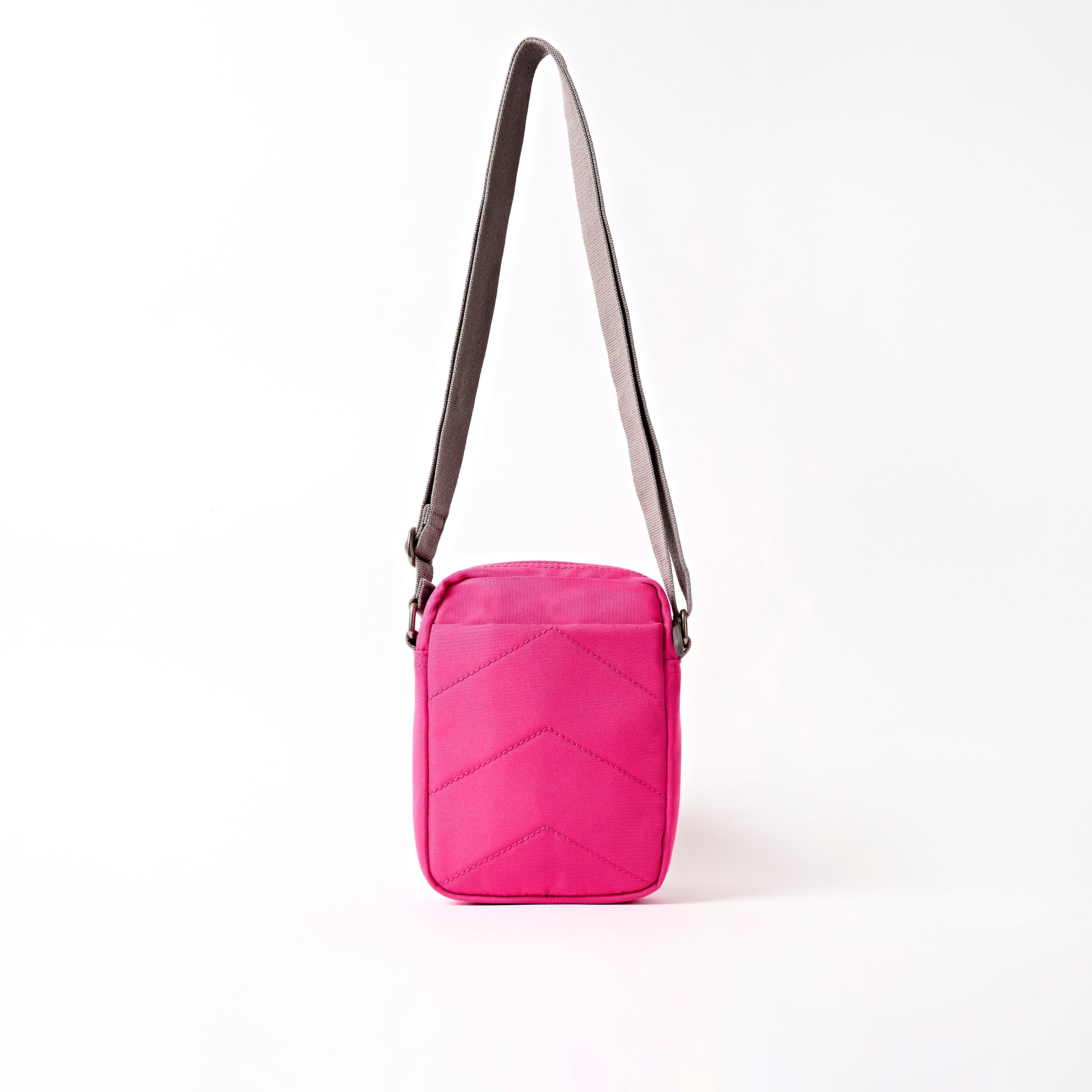 ROKA London - Bond S crossbody-väska med ficka #Färg_Granita_Red