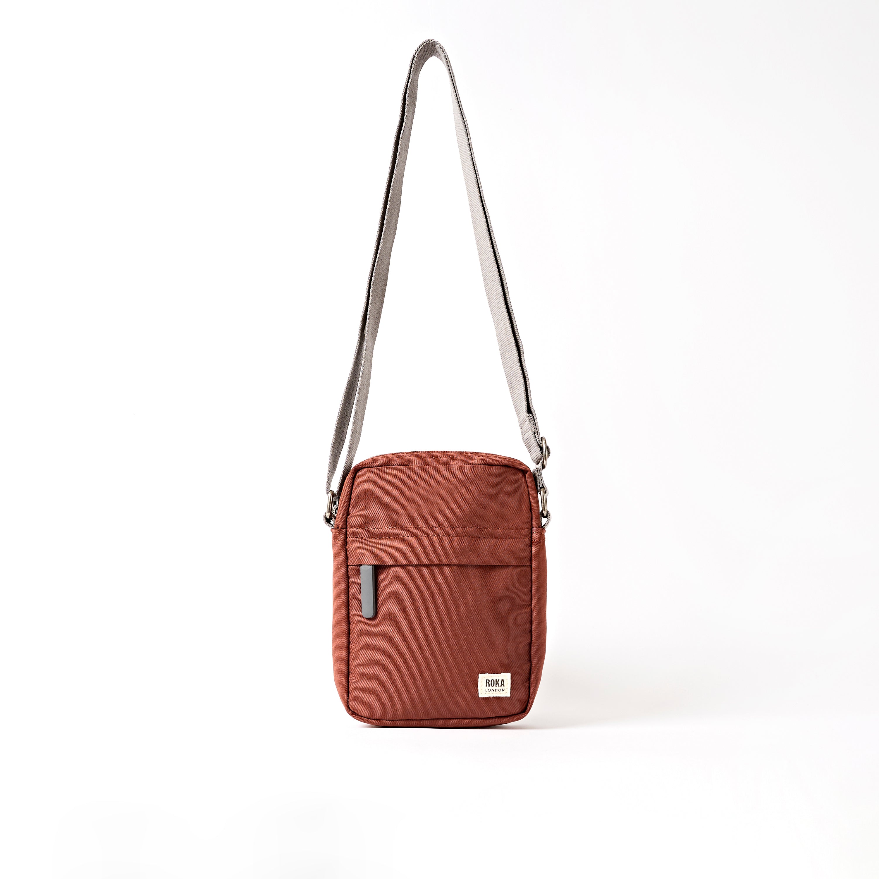 ROKA London - Bond S crossbody-väska med ficka #Färg_Henna