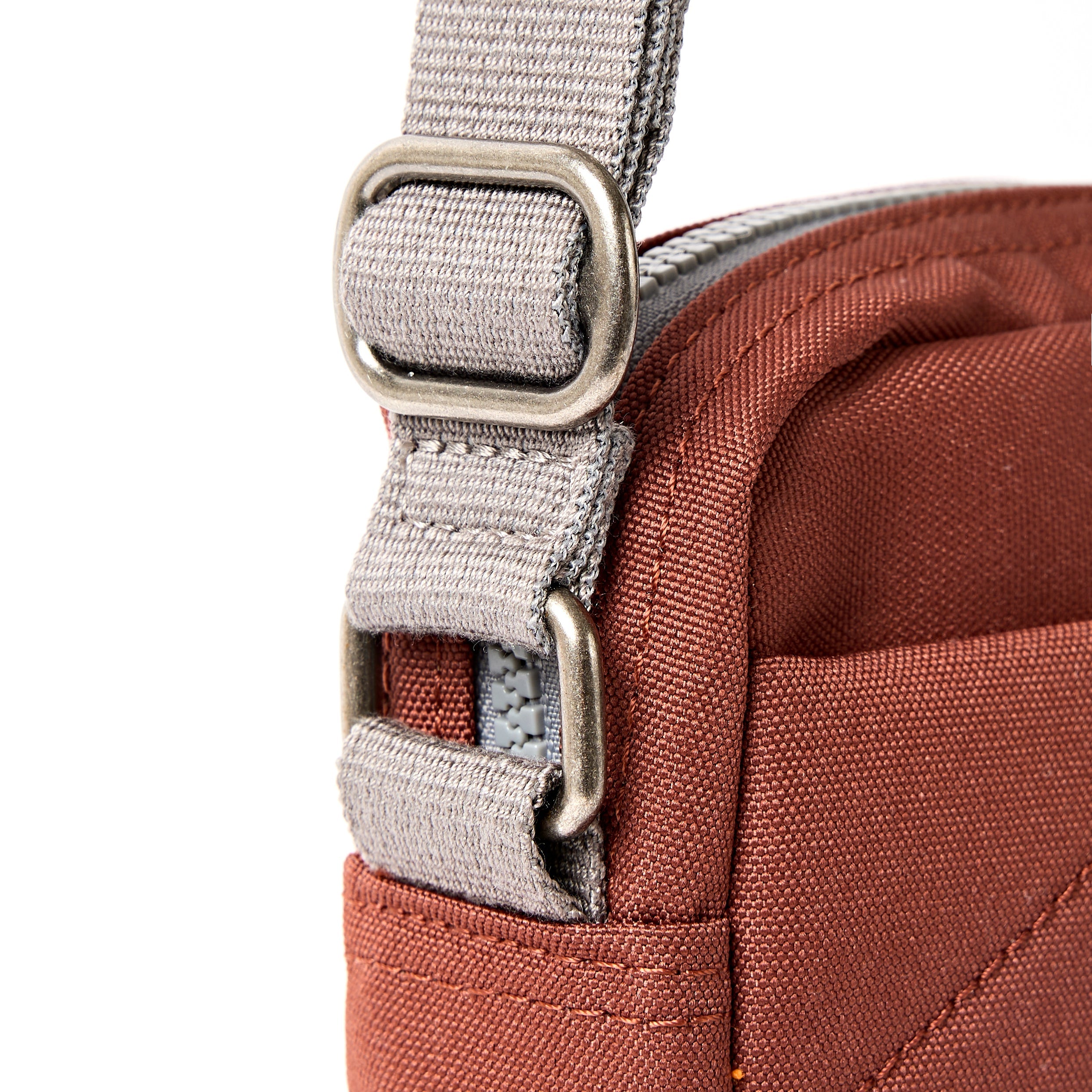 ROKA London - Bond S crossbody-väska med ficka #Färg_Henna