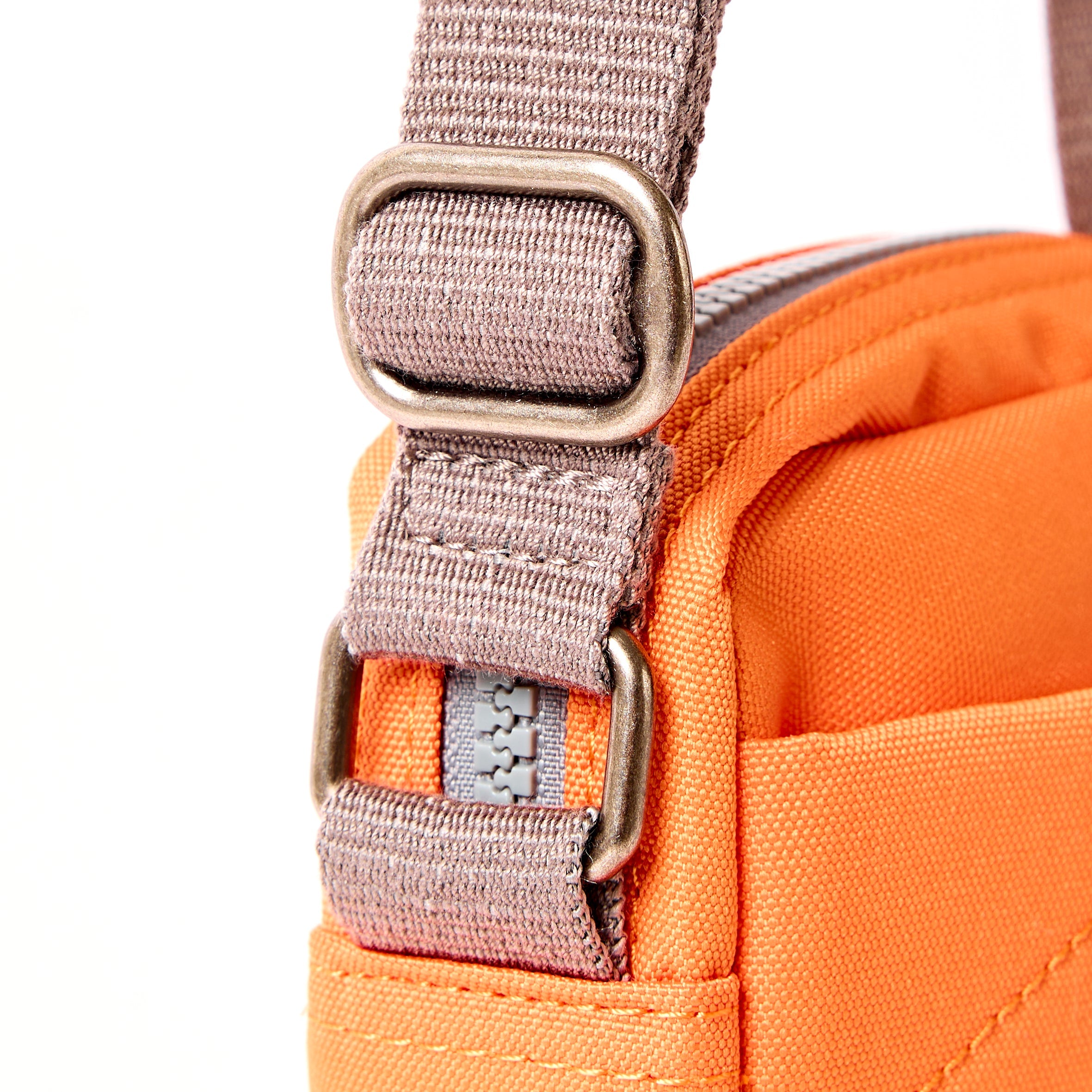 ROKA London - Bond S crossbody-väska med ficka #Färg_Jaffa_Orange
