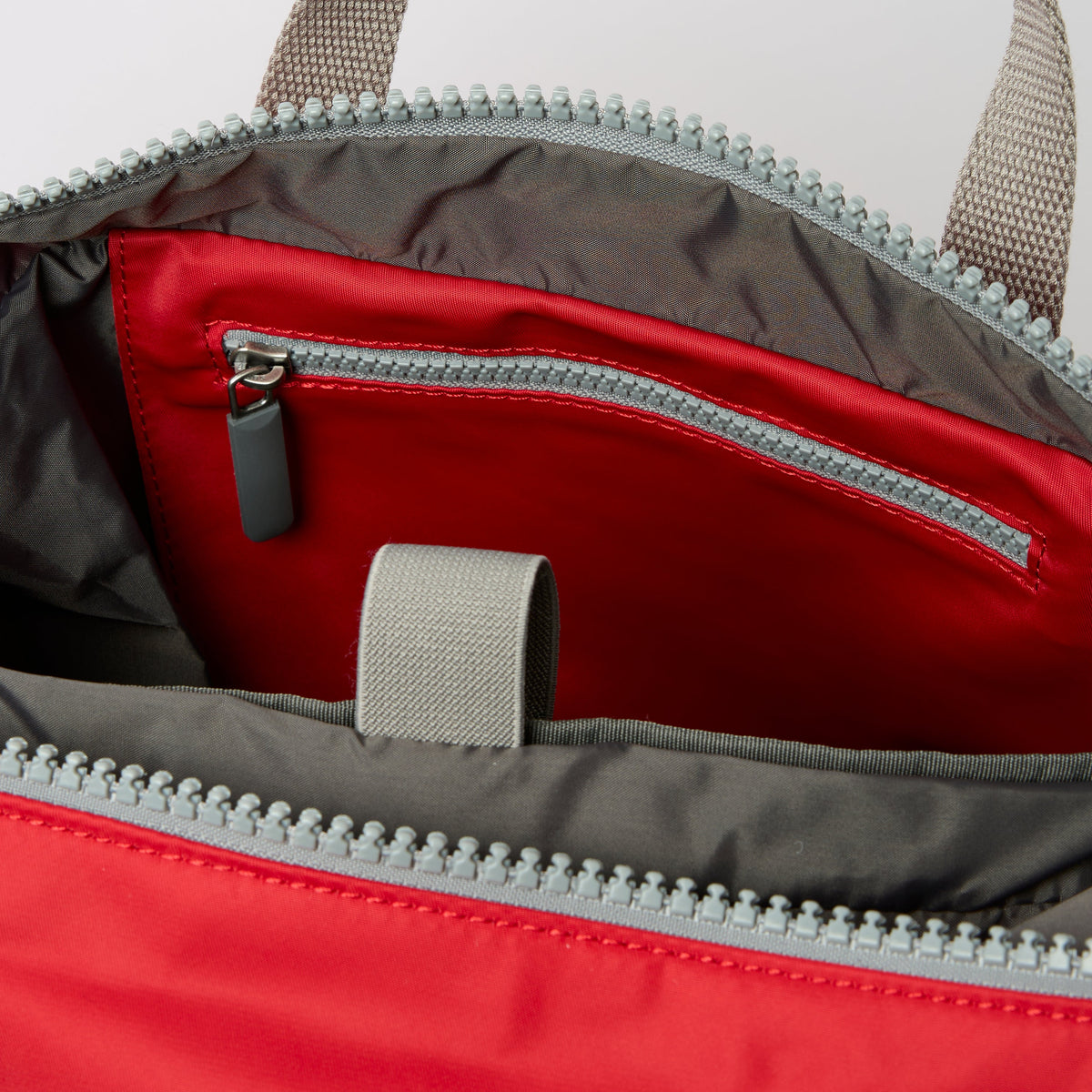 ROKA London - Camden M J-ryggsäck #Färg_Cranberry_Stripe