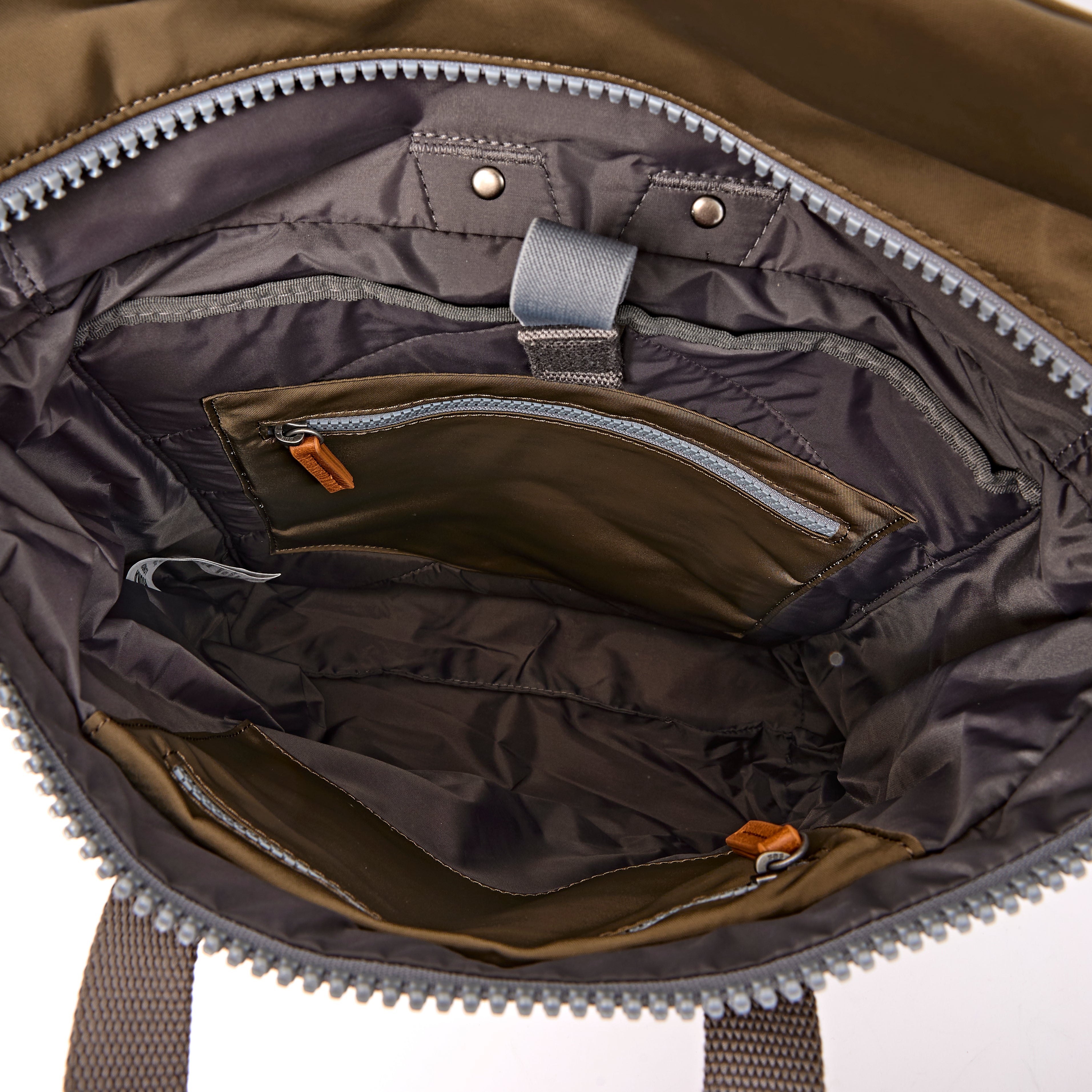 ROKA London - Canfield M rolltop-ryggsäck #Färg_Army