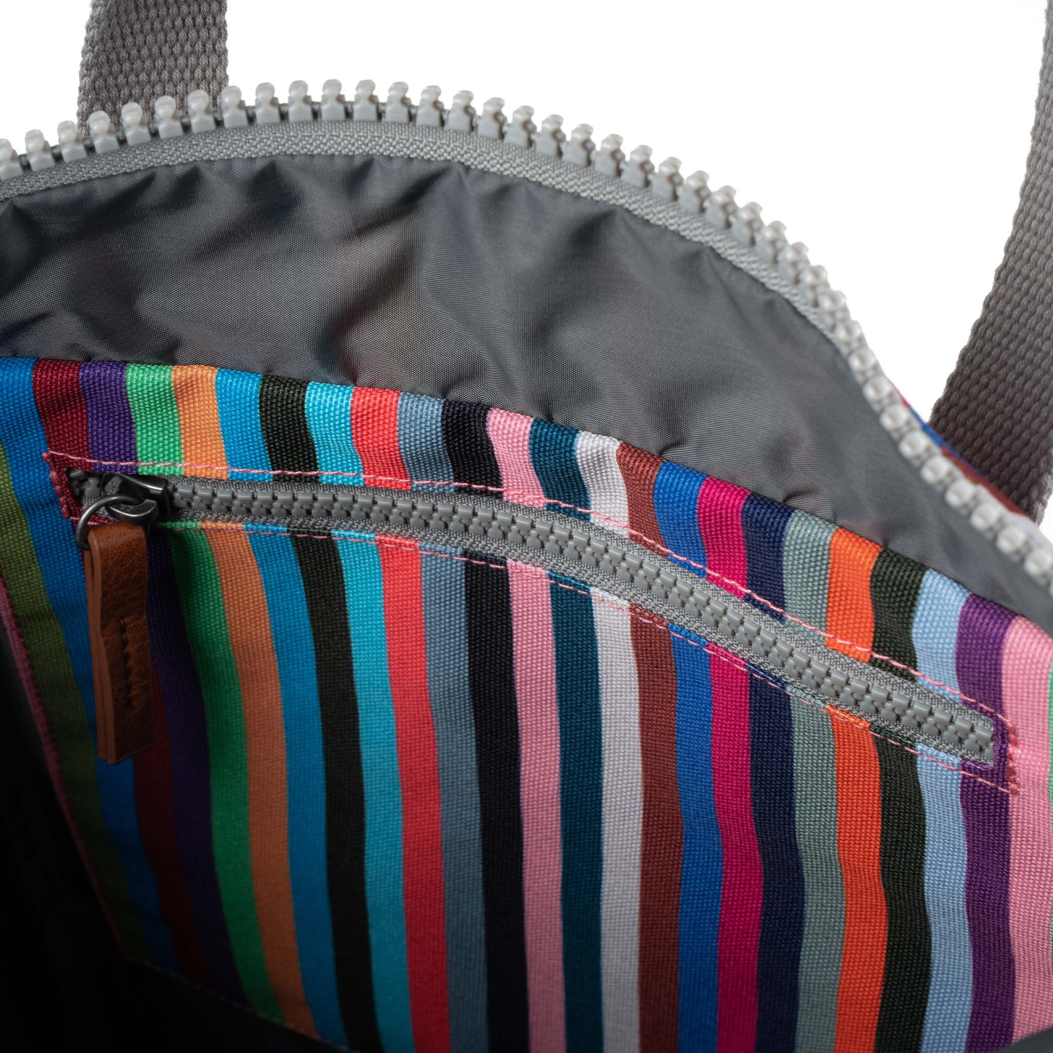 ROKA London - Canfield M rolltop-ryggsäck #Färg_Multi_Stripe