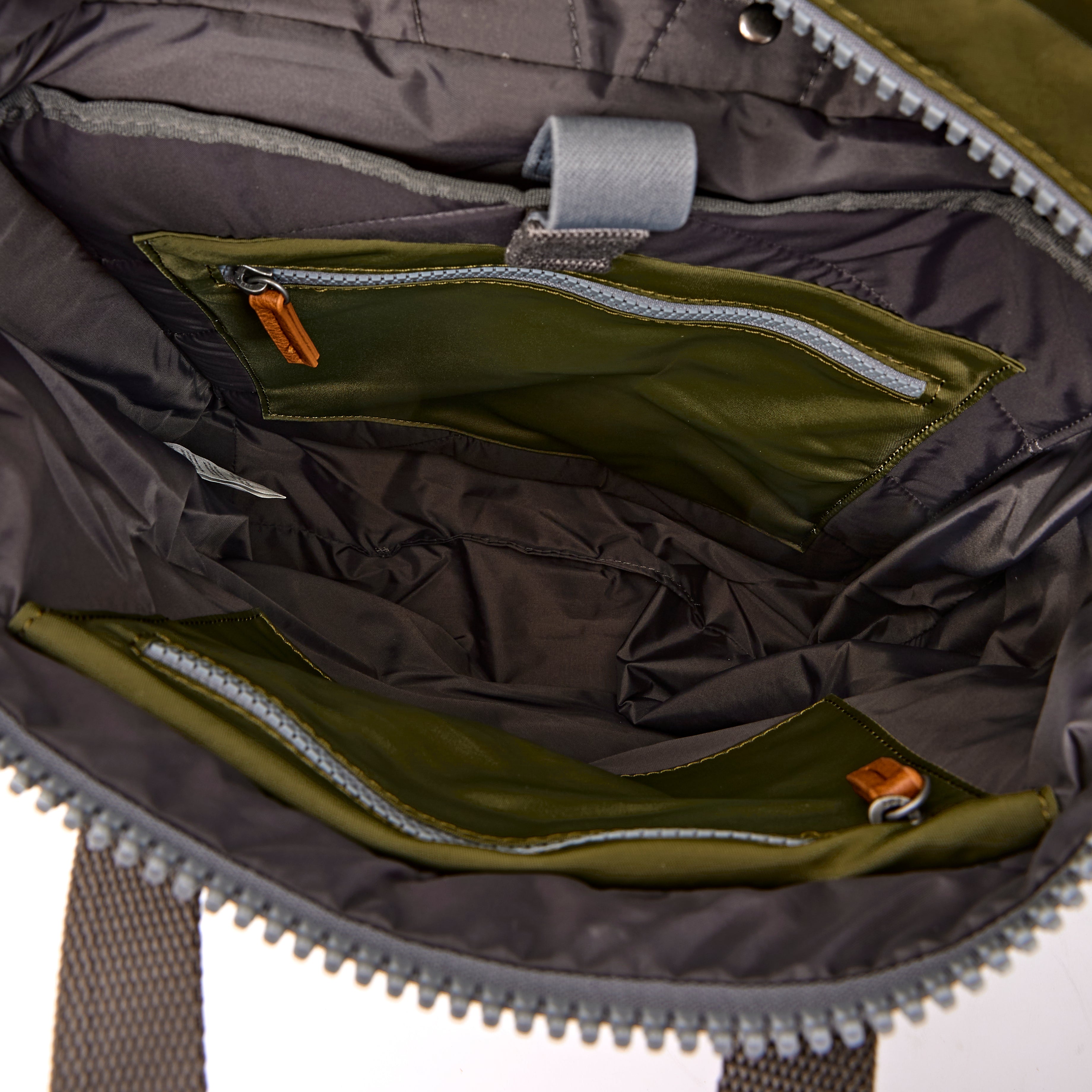 ROKA London - Canfield M rolltop-ryggsäck #Färg_Chive