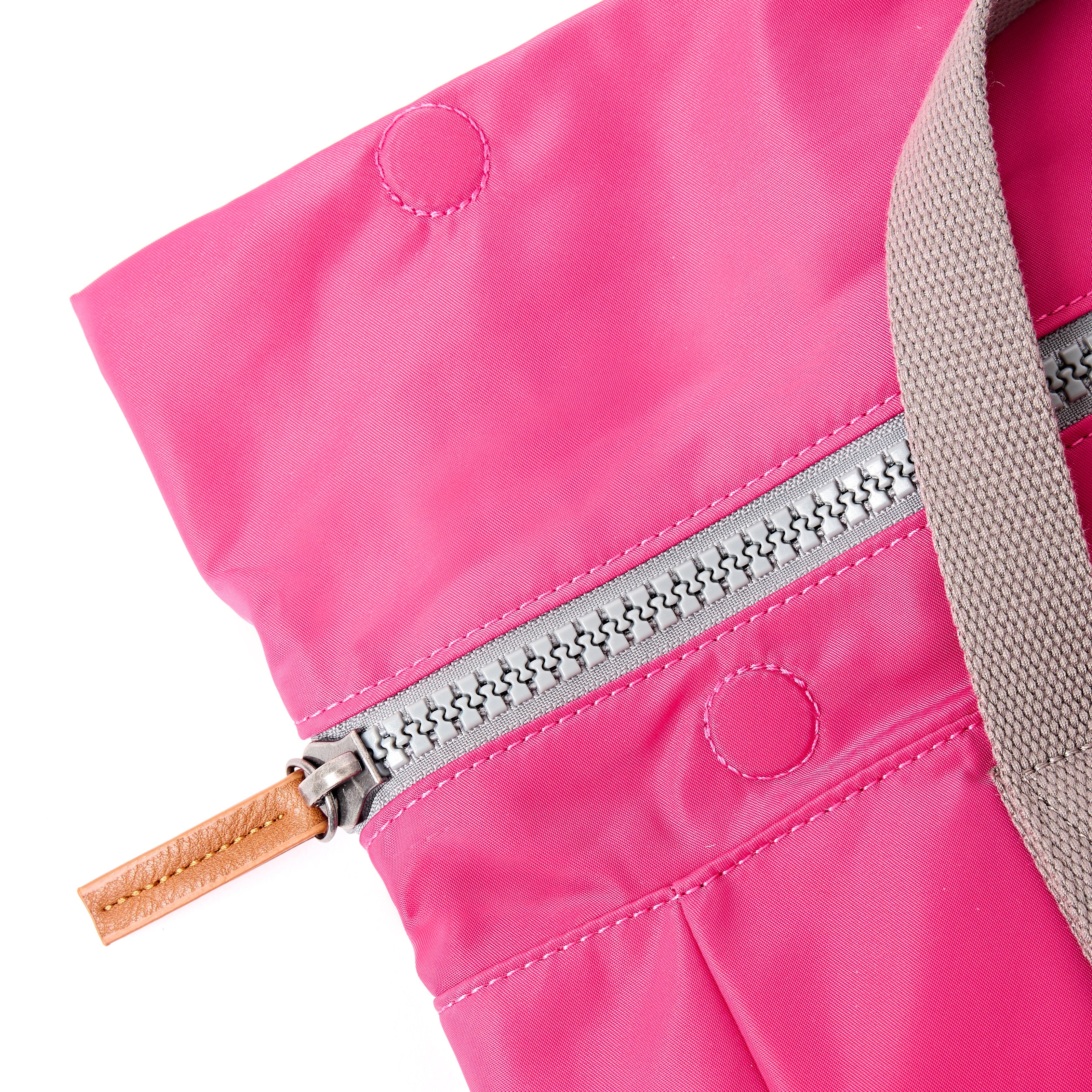ROKA London - Canfield M rolltop-ryggsäck #Färg_Granita_Red