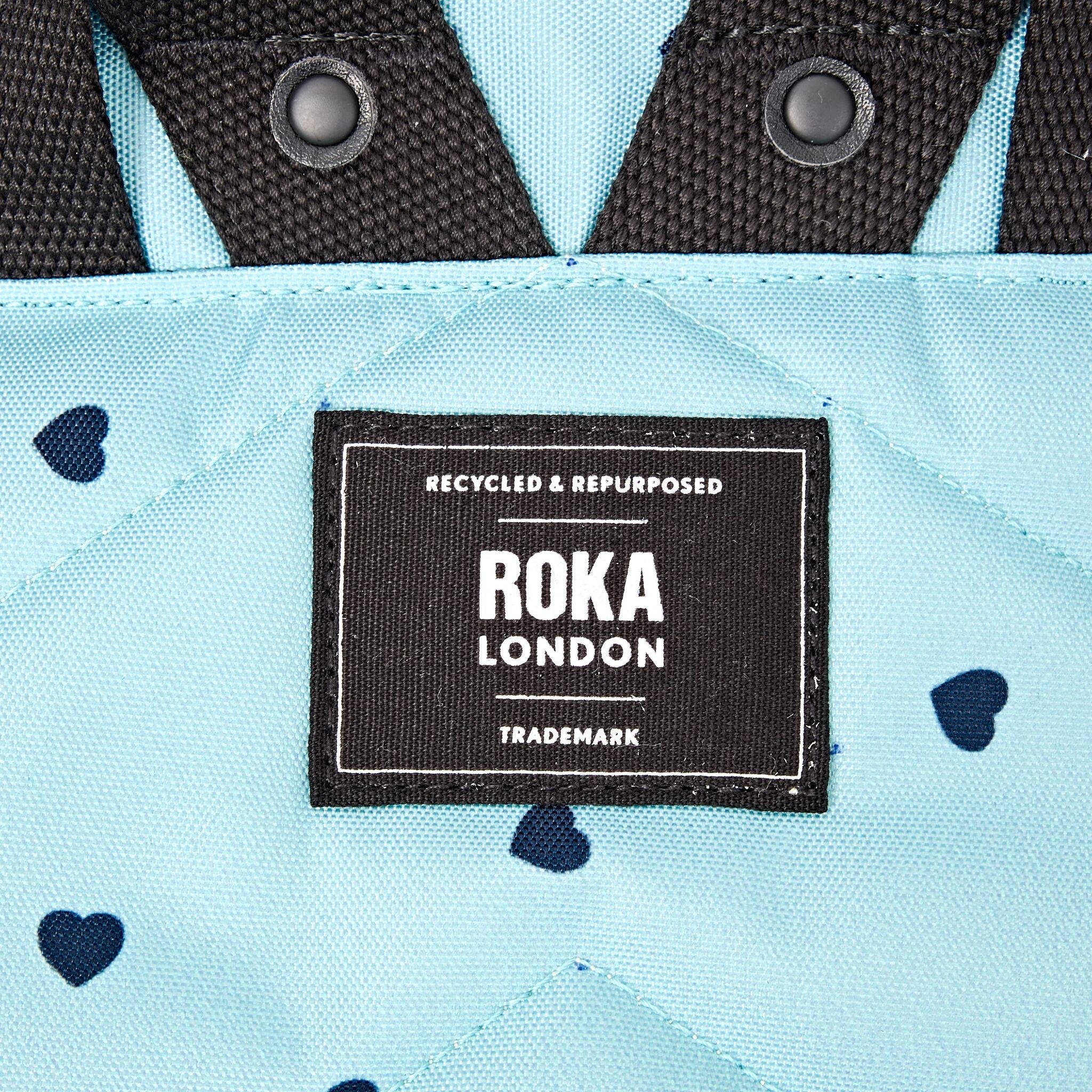 ROKA London - Canfield M rolltop-ryggsäck #Färg_Heart_Print