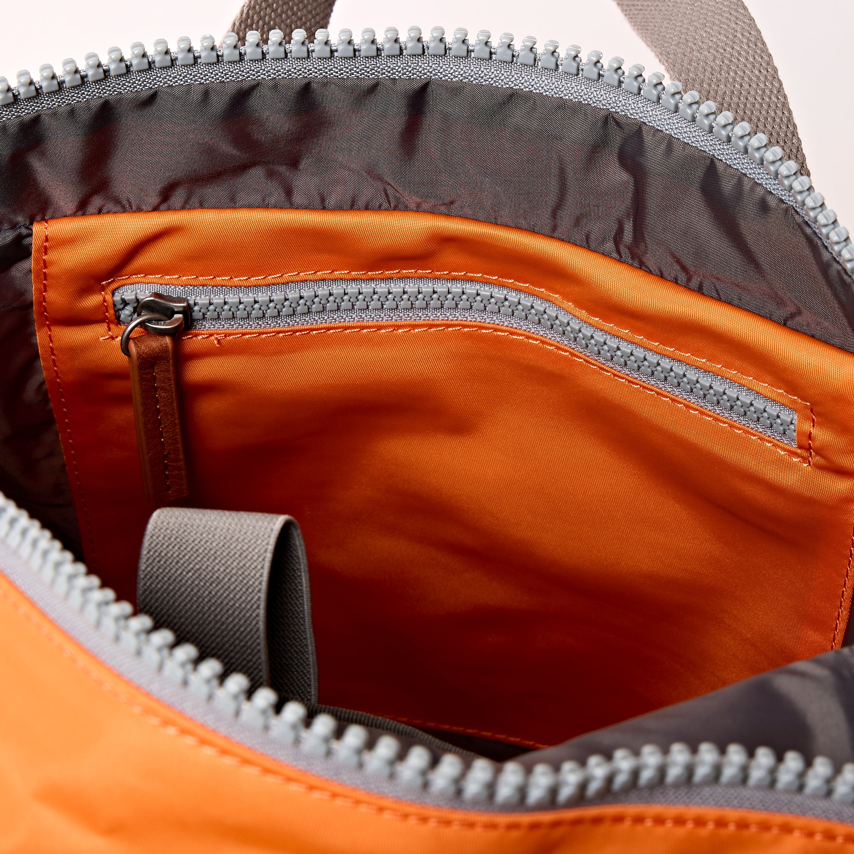 ROKA London - Canfield M rolltop-ryggsäck #Färg_Jaffa_Orange