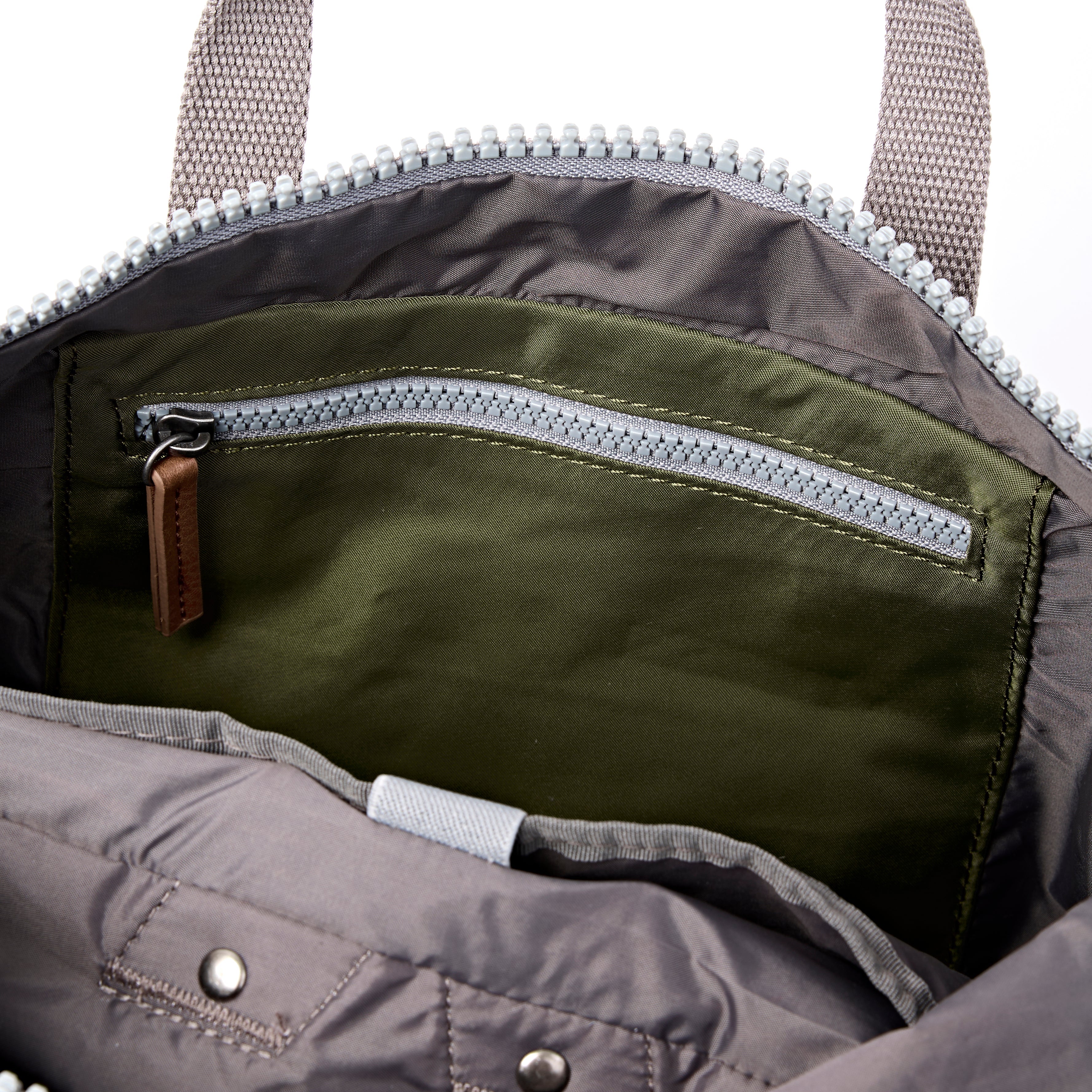 ROKA London - Canfield M rolltop-ryggsäck #Färg_Military