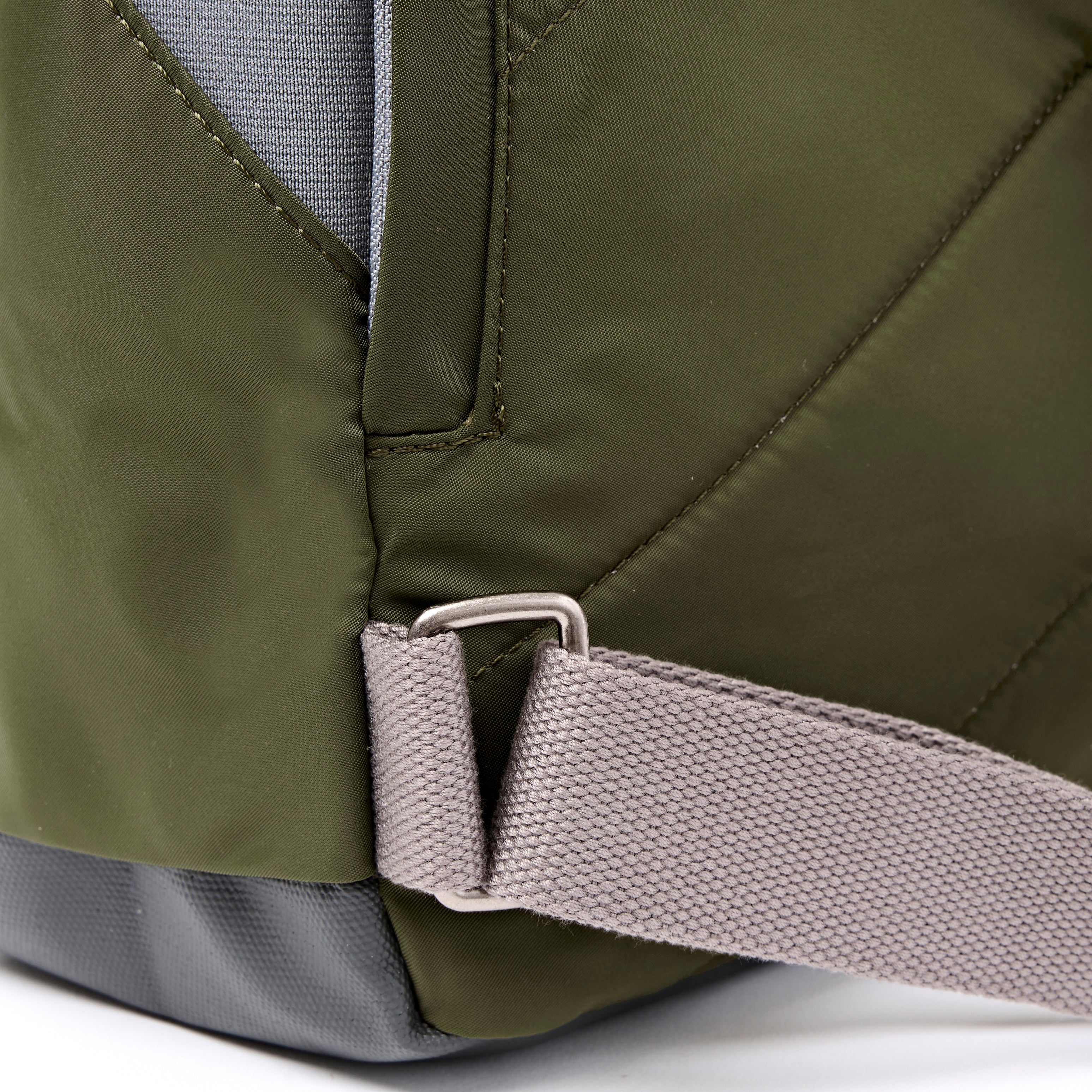 ROKA London - Canfield M rolltop-ryggsäck #Färg_Military