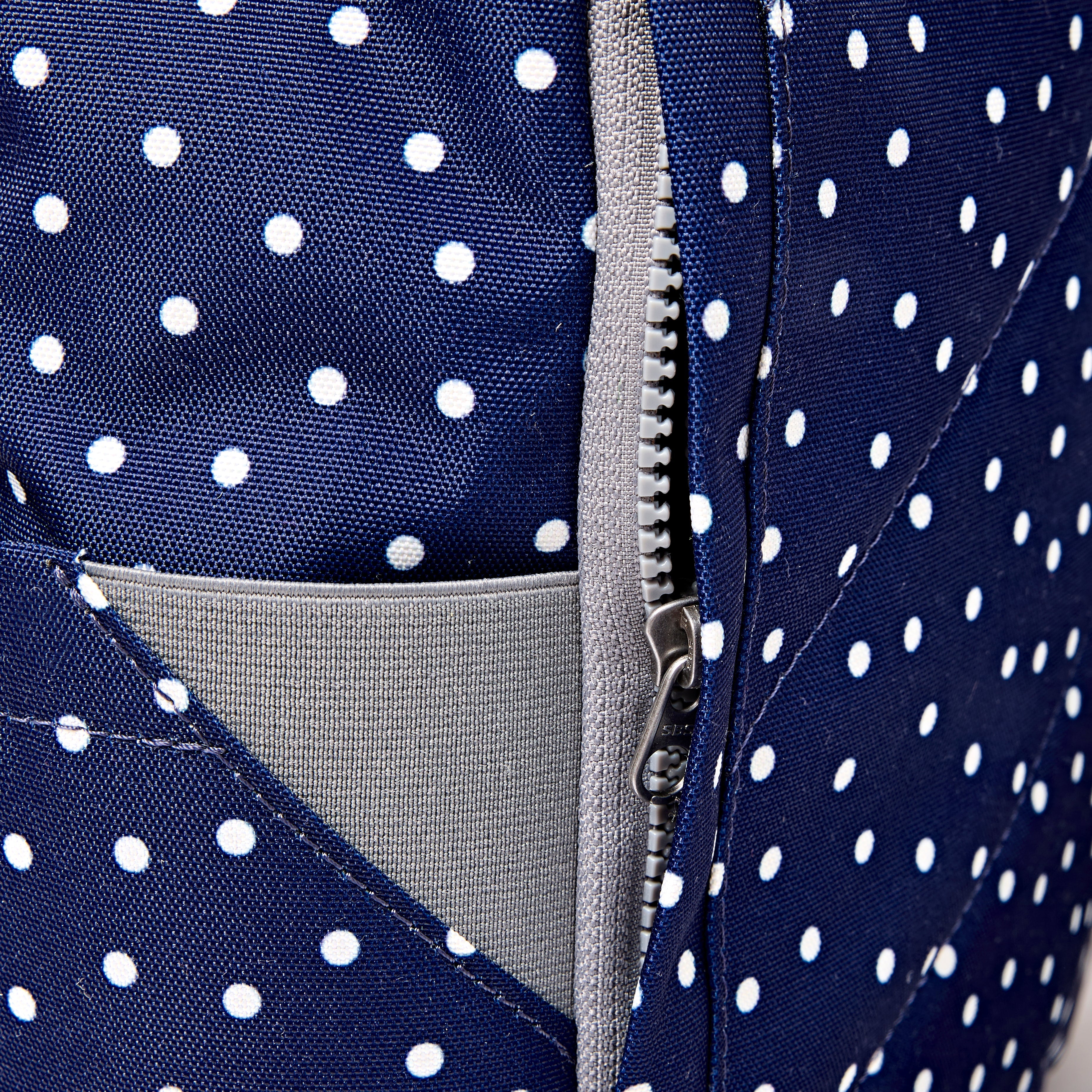 ROKA London - Canfield M rolltop-ryggsäck #Färg_Navy_Polka_Dot