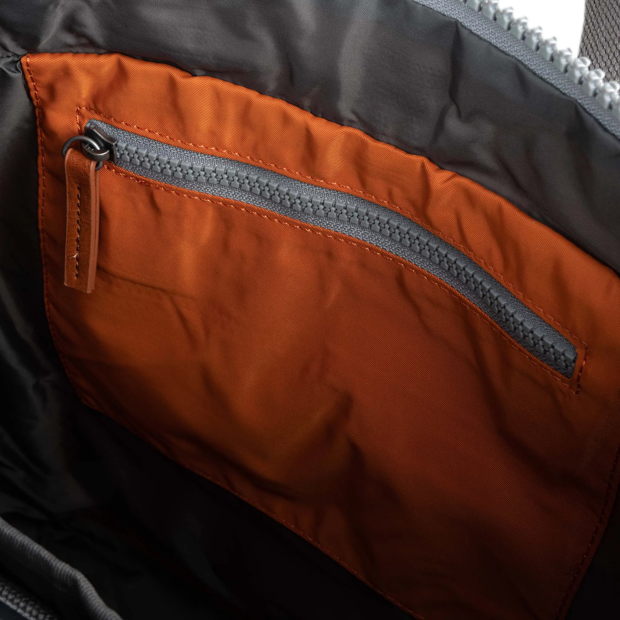ROKA London - Canfield M rolltop-ryggsäck #Färg_Burnt_Orange