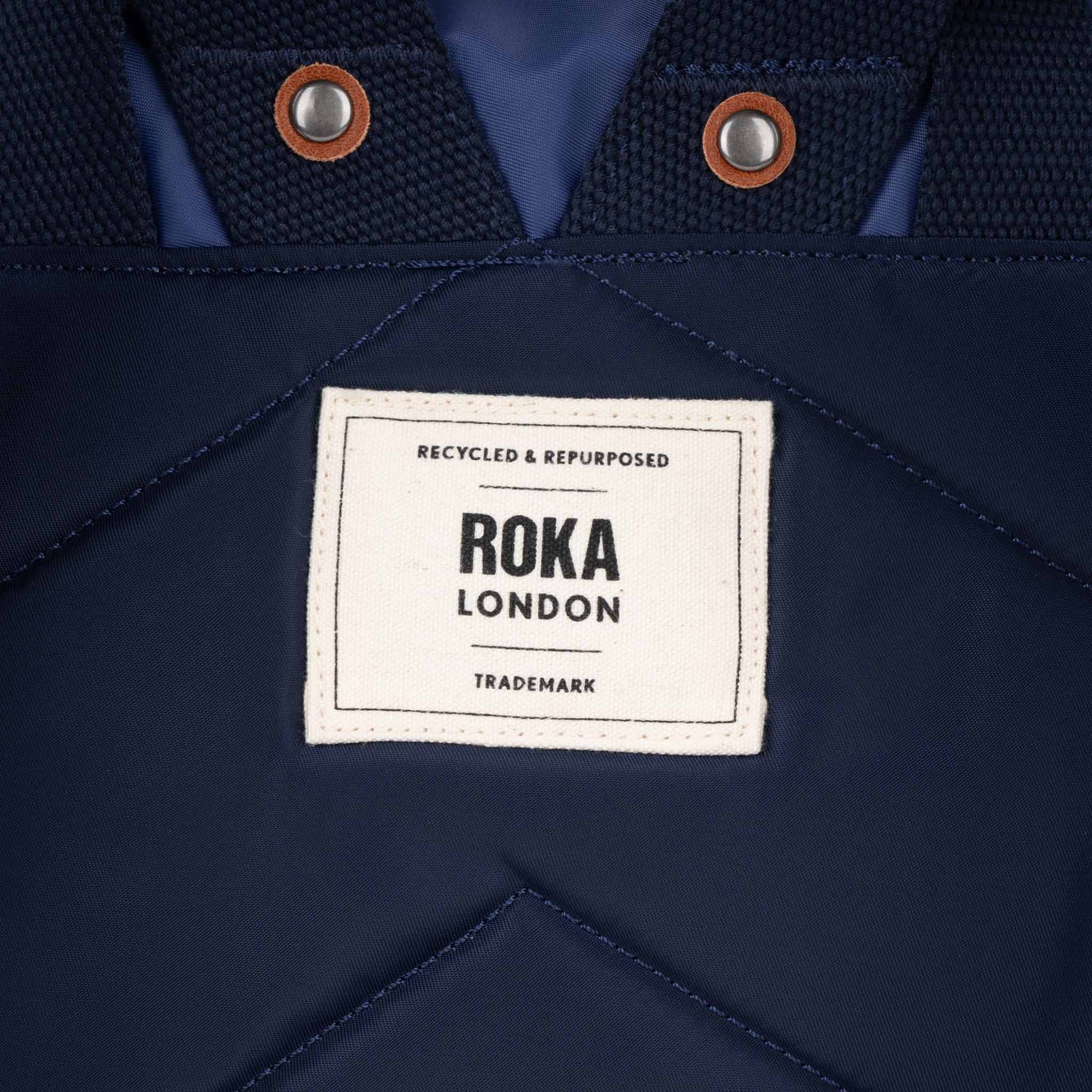 ROKA London - Canfield M rolltop-ryggsäck #Färg_Indigo_Tonal