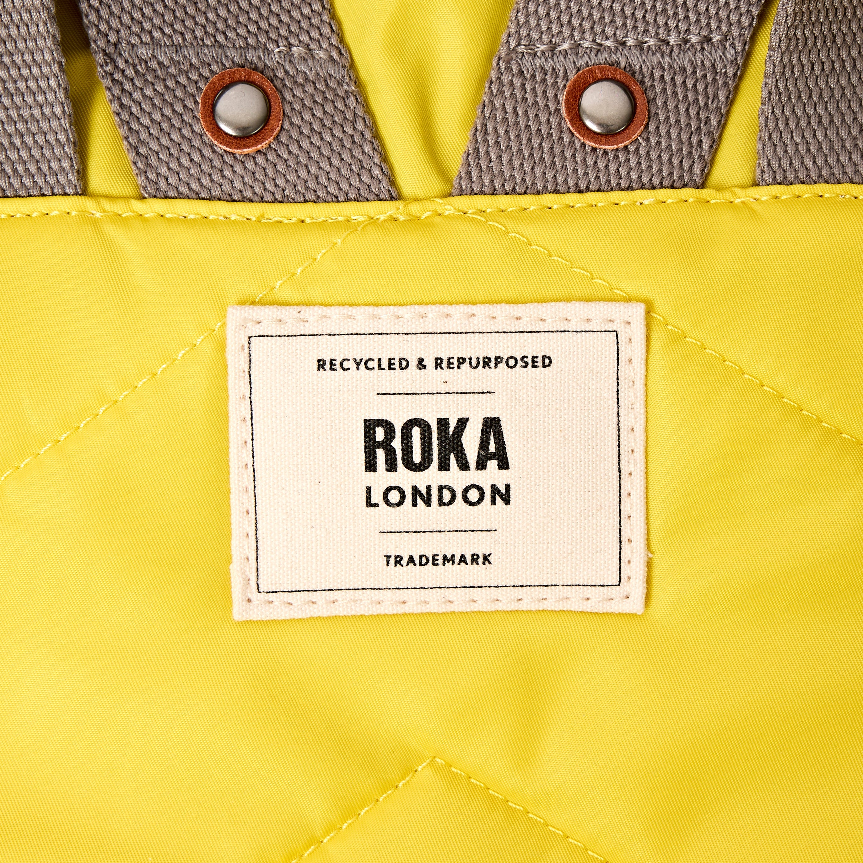 ROKA London - Canfield M rolltop-ryggsäck #Färg_Passion_Fruit