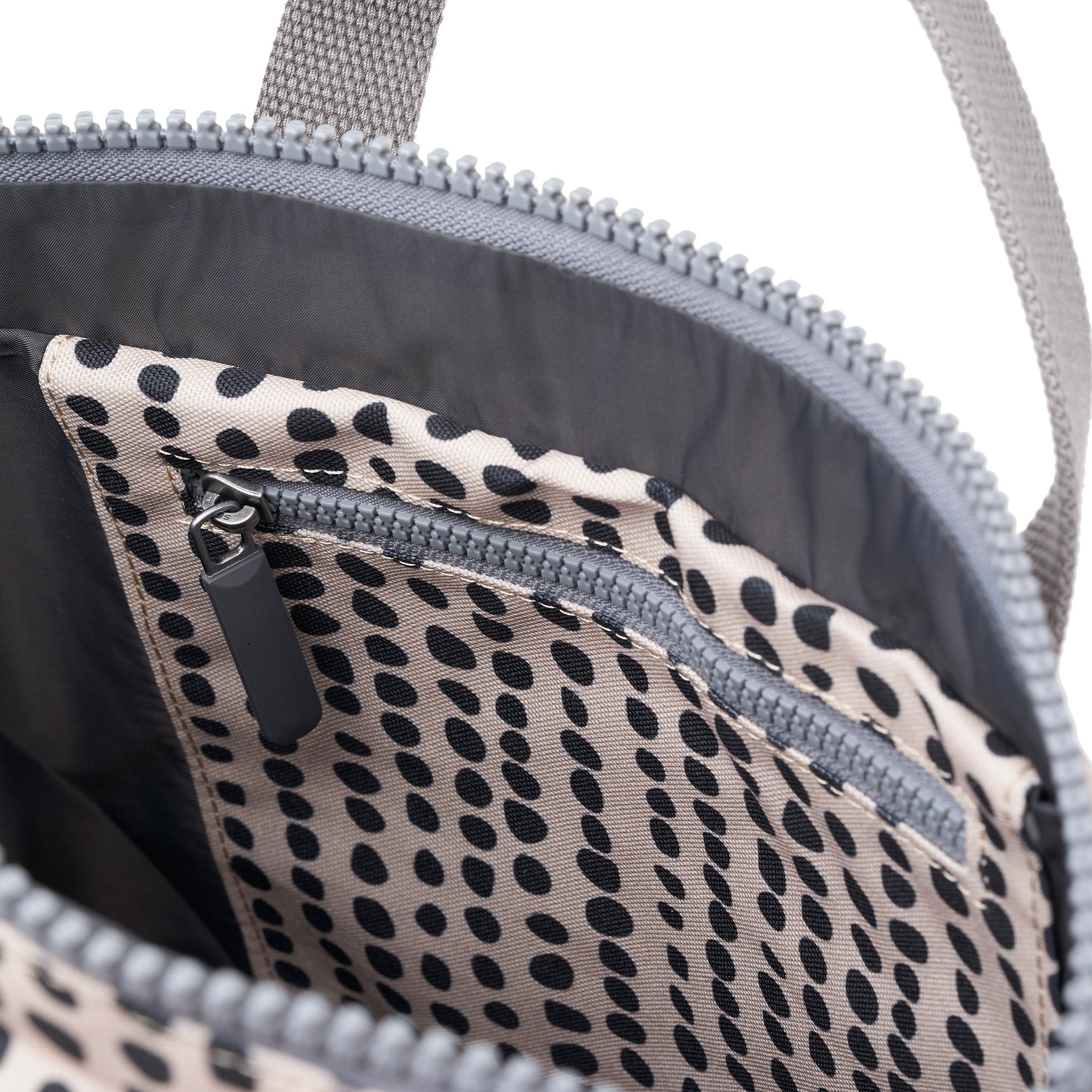 ROKA London - Canfield M rolltop-ryggsäck #Färg_Linear_Dot