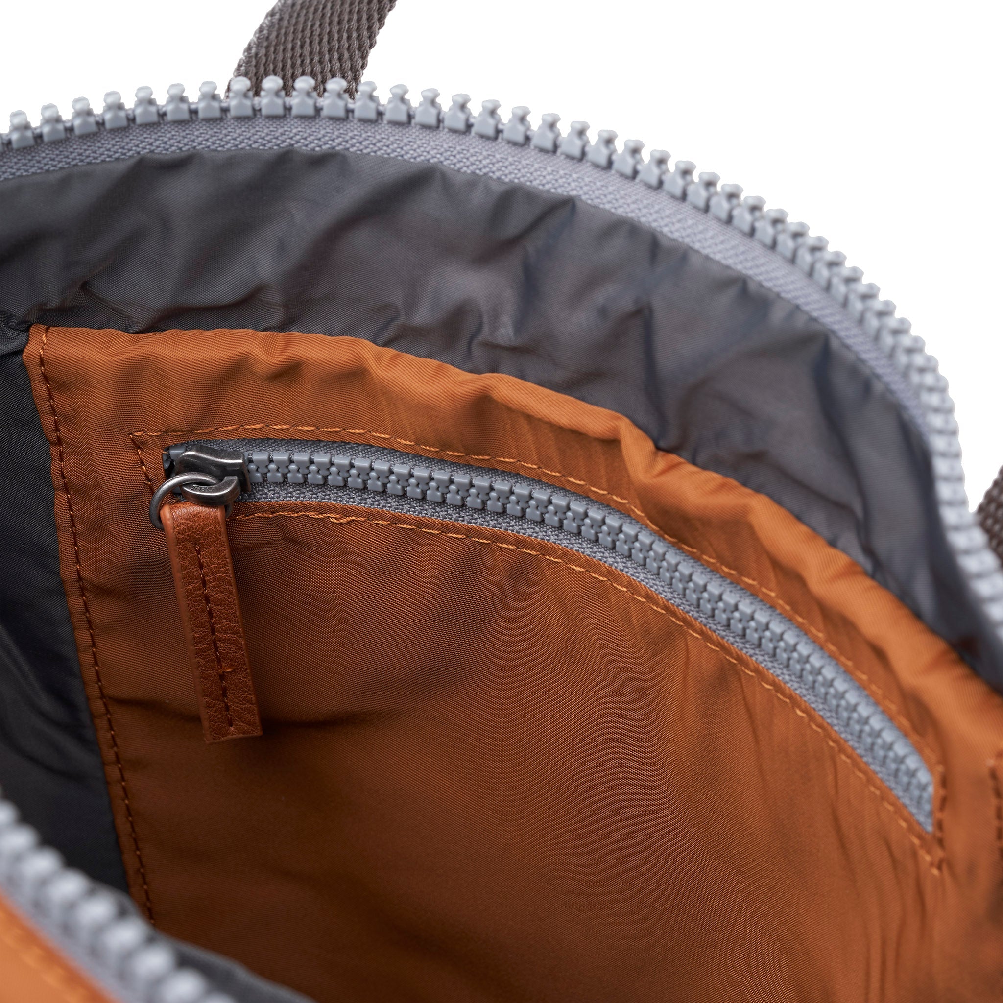 ROKA London - Canfield M rolltop-ryggsäck #Färg_Bran