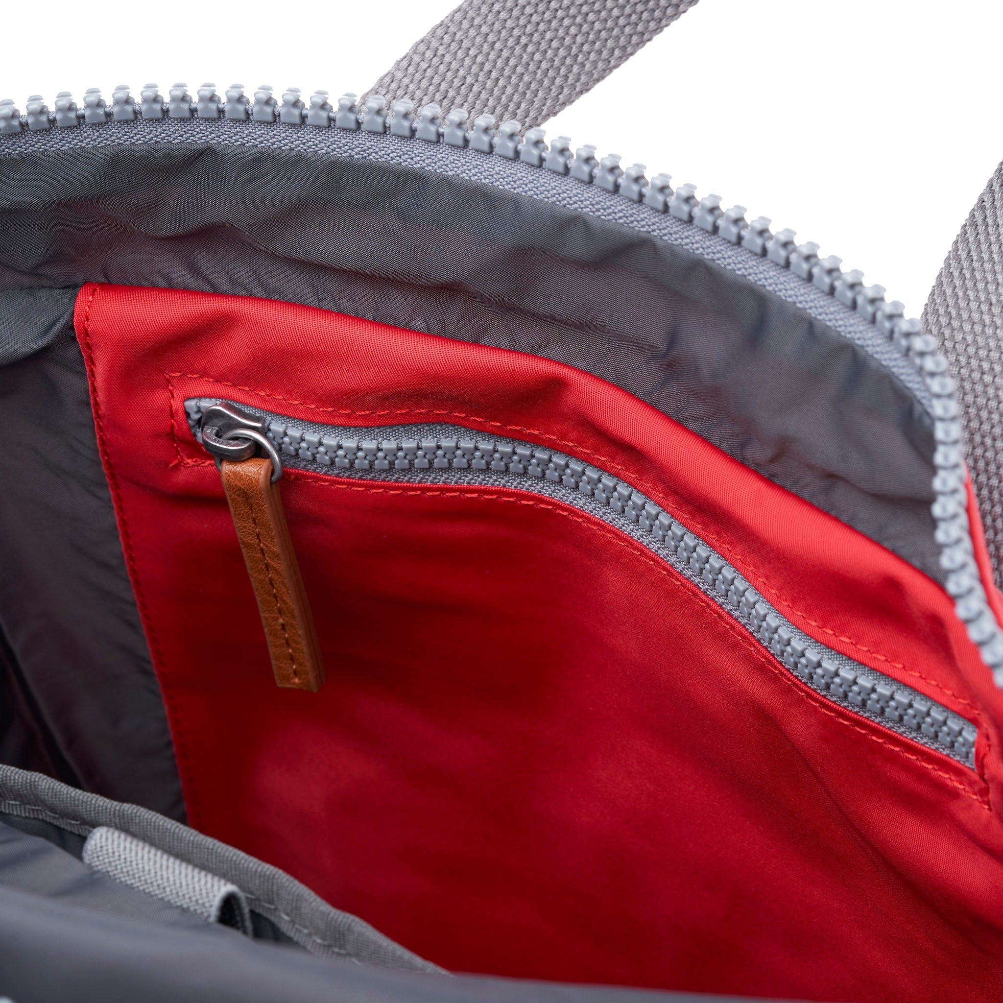 ROKA London - Canfield S rolltop-ryggsäck #Färg_Chilli_Oil