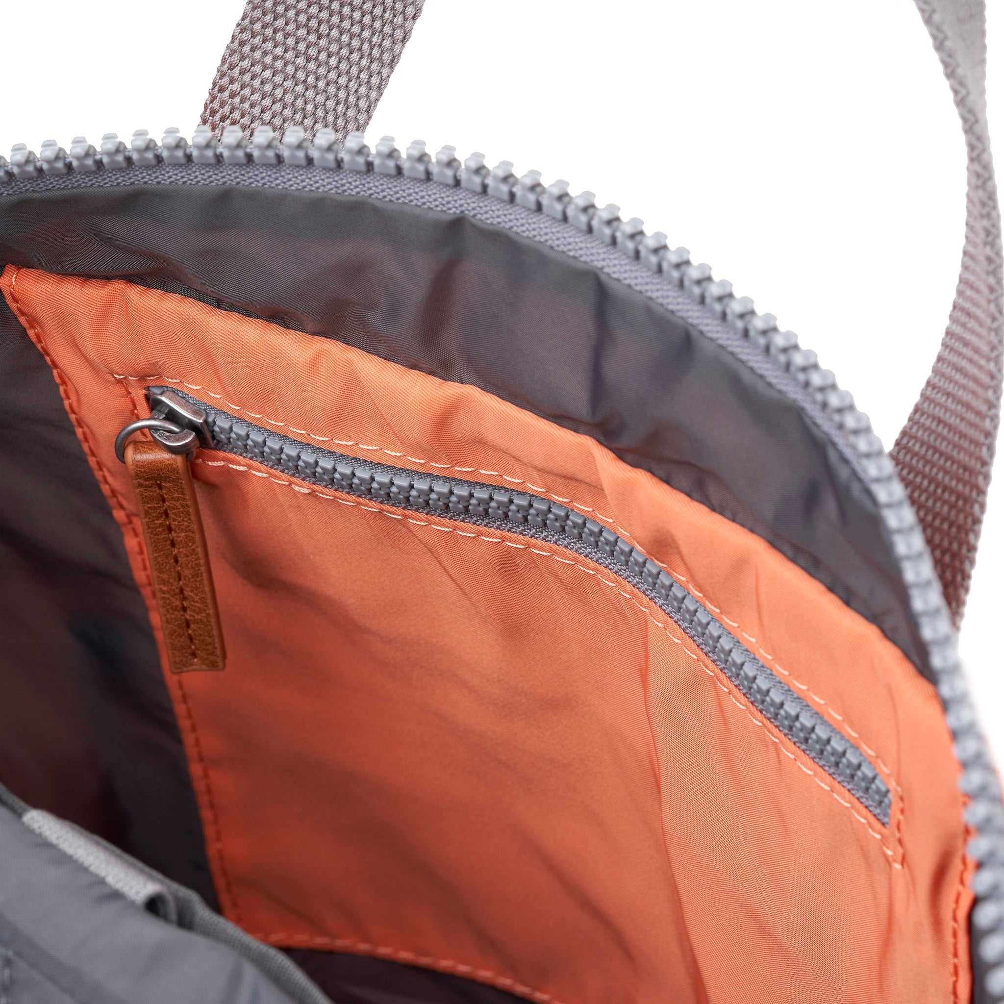 ROKA London - Canfield S rolltop-ryggsäck #Färg_Firecracker