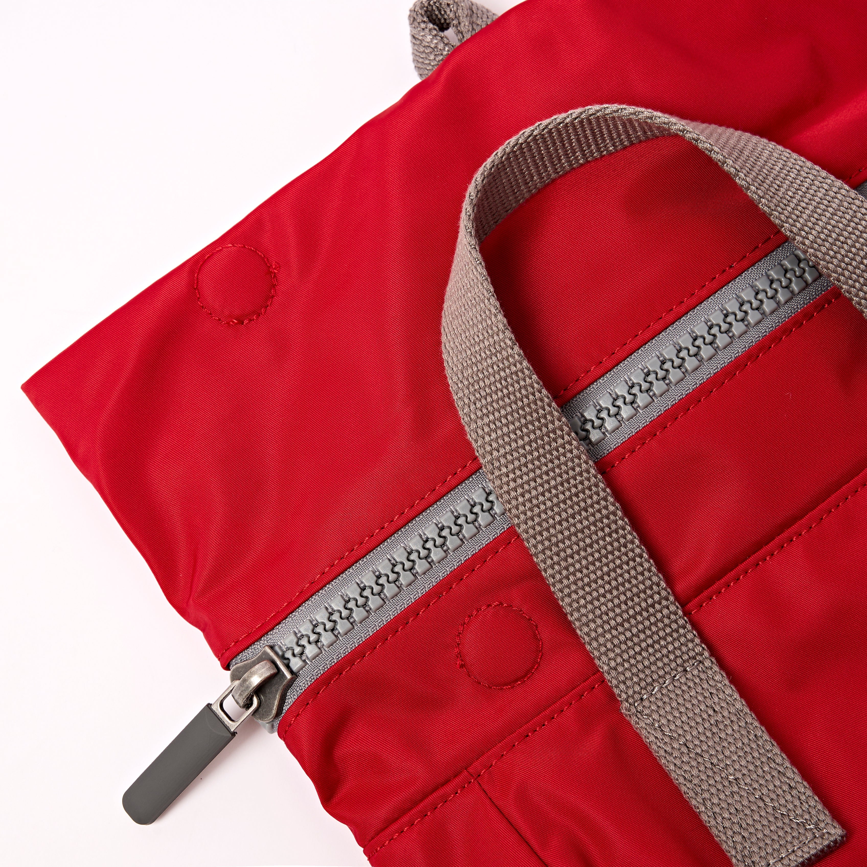 ROKA London - Canfield S rolltop-ryggsäck #Färg_Cranberry_Stripe