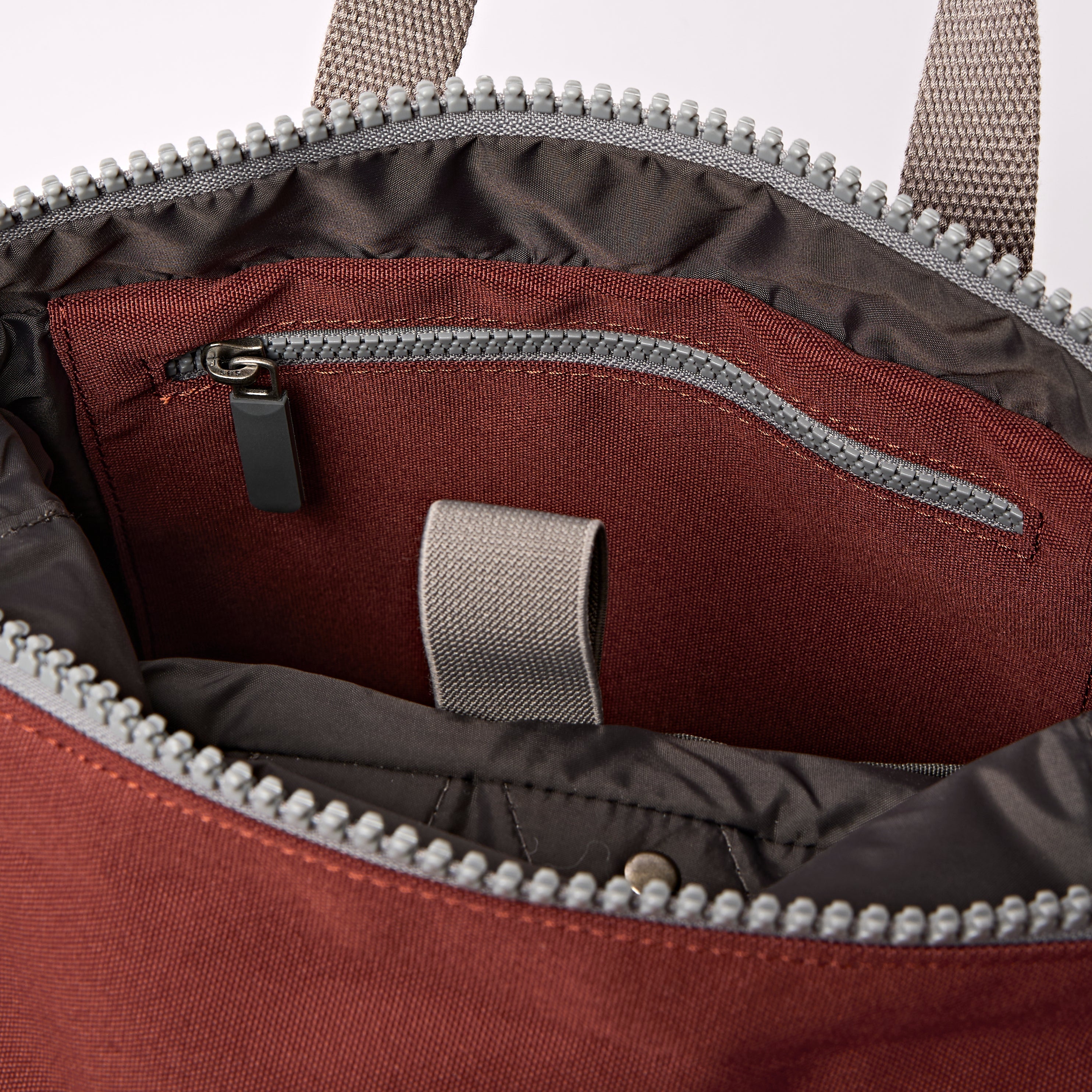 ROKA London - Canfield S rolltop-ryggsäck #Färg_Henna_Stripe
