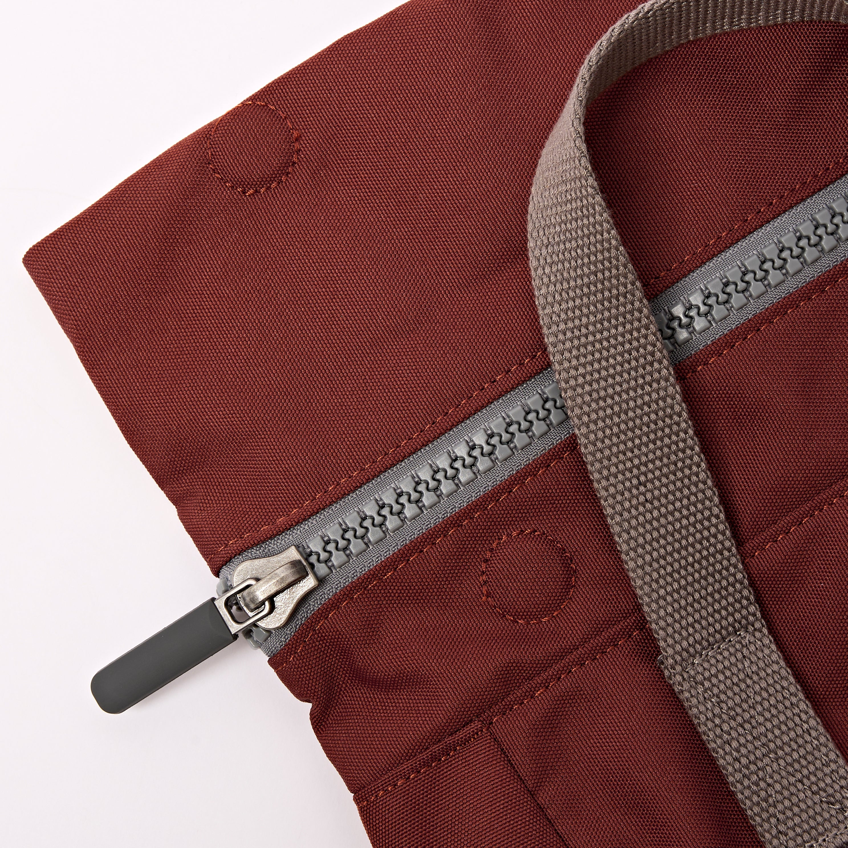 ROKA London - Canfield S rolltop-ryggsäck #Färg_Henna_Stripe