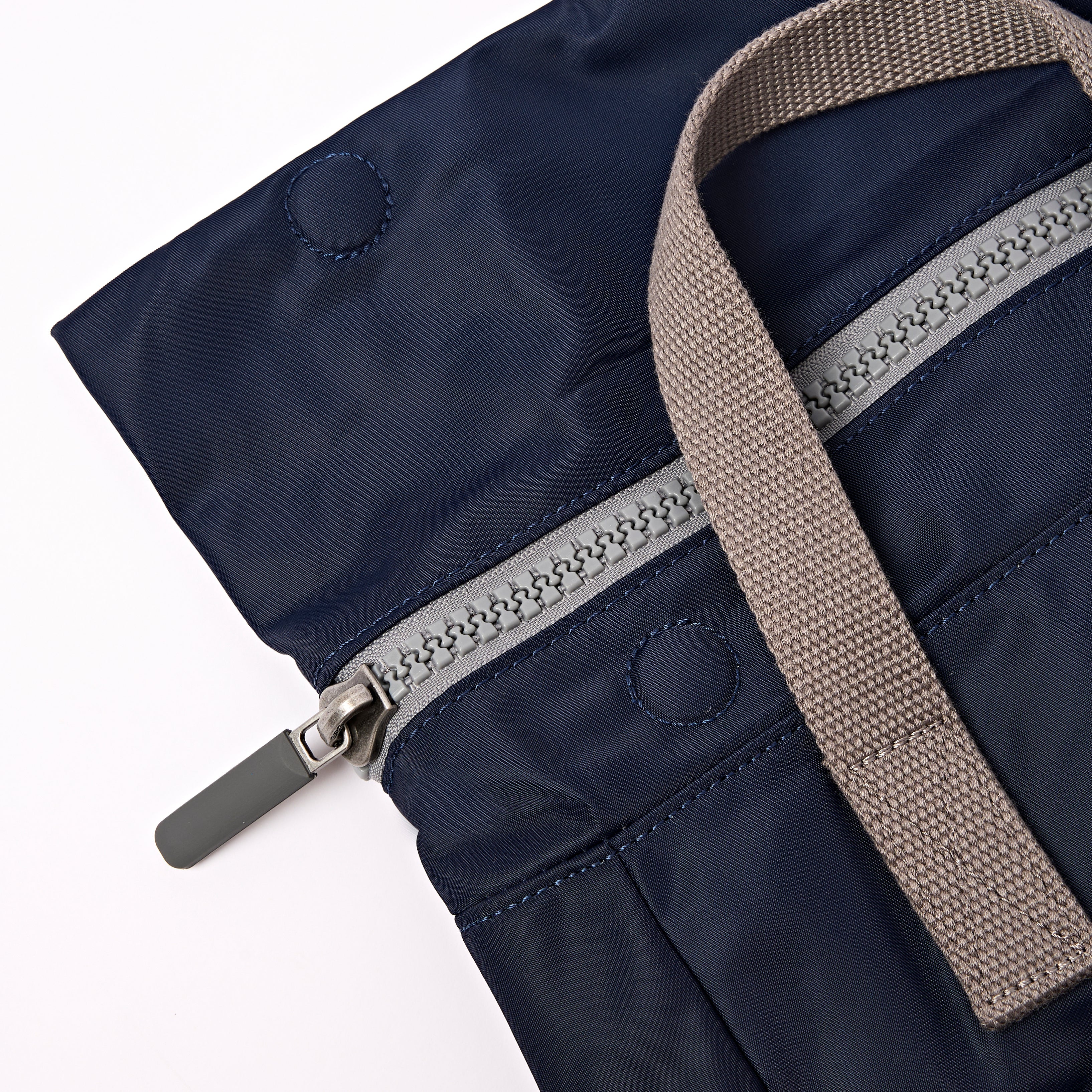 ROKA London - Canfield S rolltop-ryggsäck #Färg_Midnight_Stripe