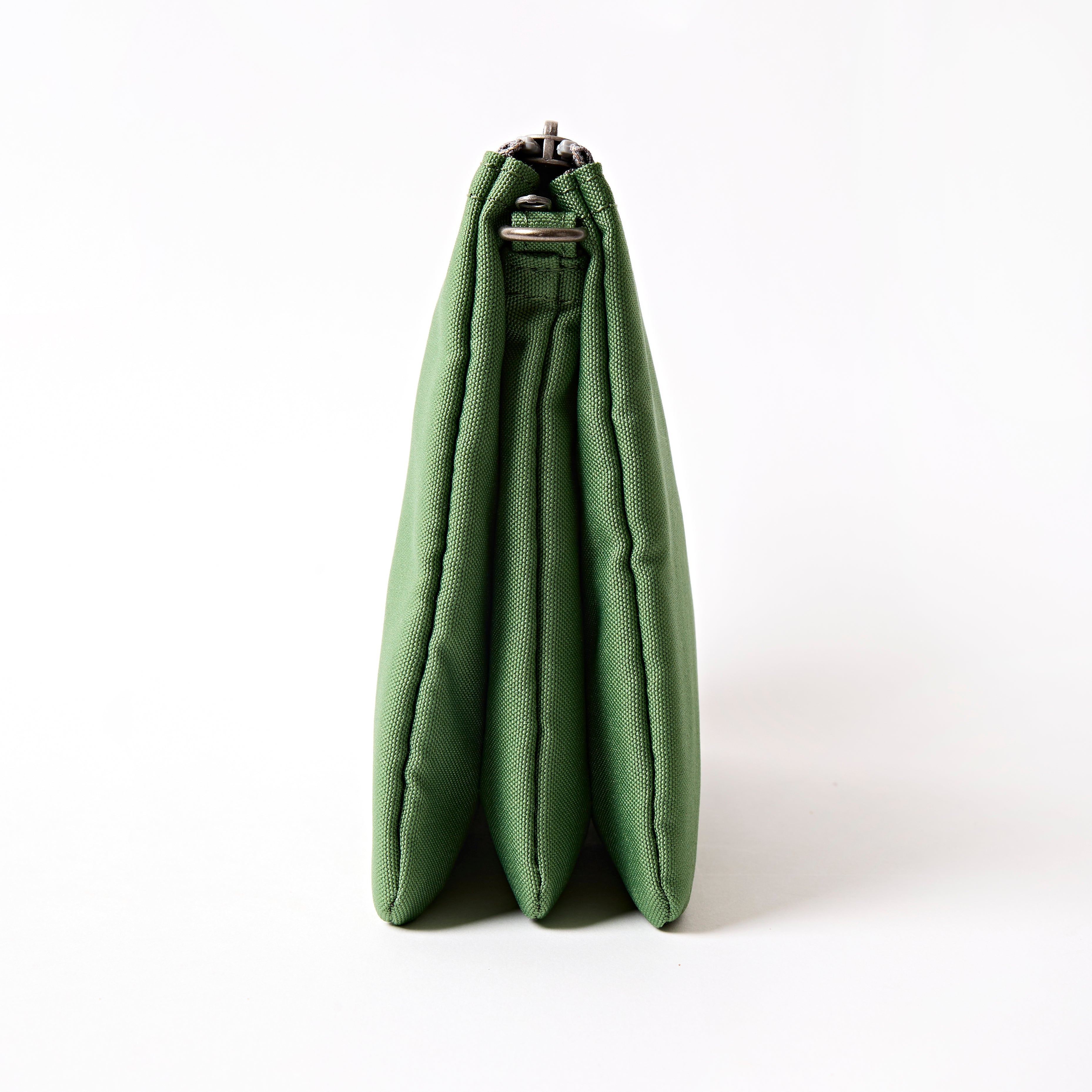 ROKA London - Carnaby XL XL Carnaby crossbody-väska #Färg_Artichoke