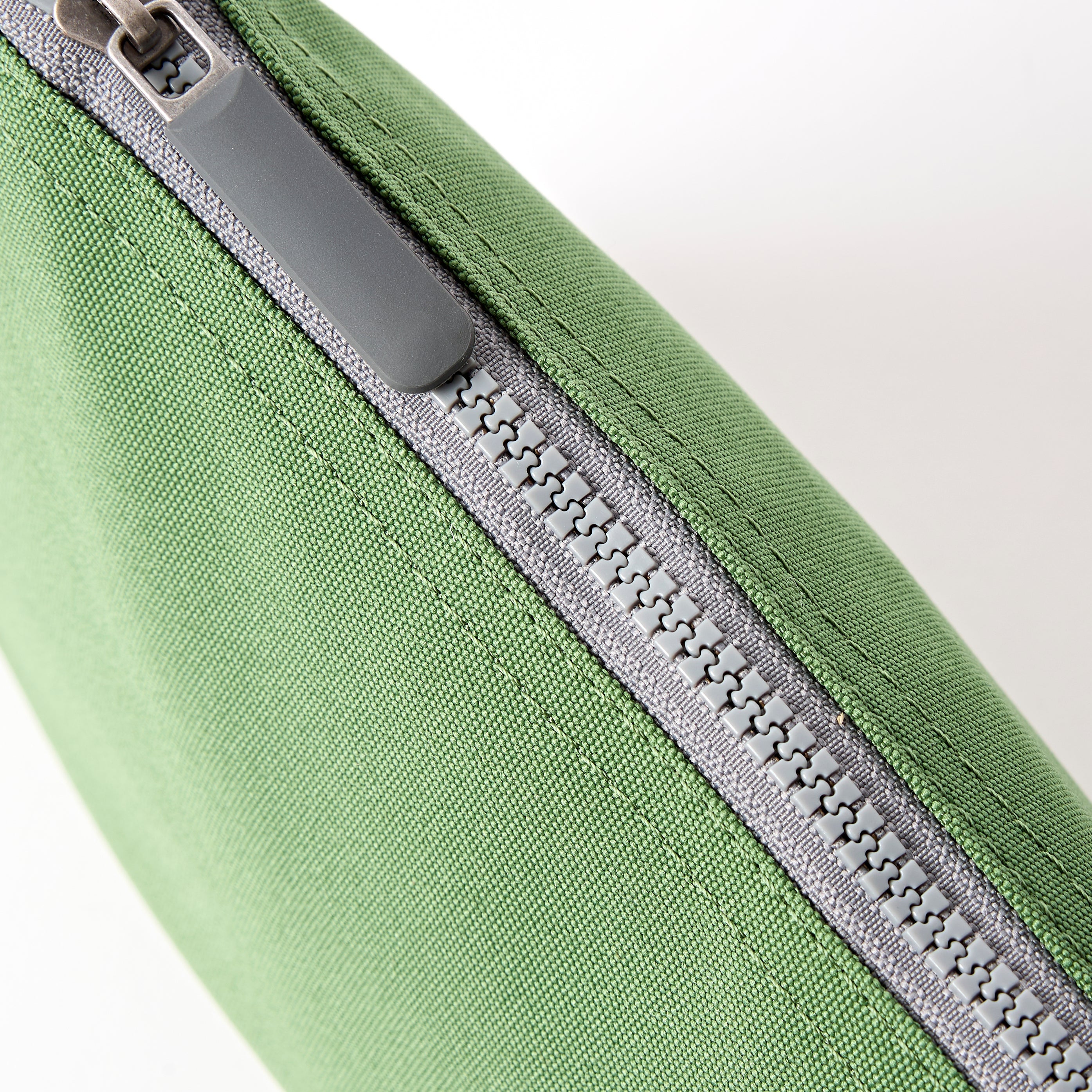 ROKA London - Carnaby XL XL Carnaby crossbody-väska #Färg_Artichoke